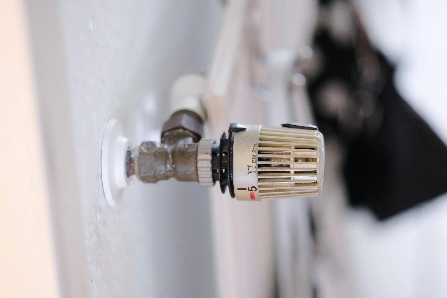 Die Kosten für Wärme, Strom und Sprit liegen im Osten höher als im Westen.