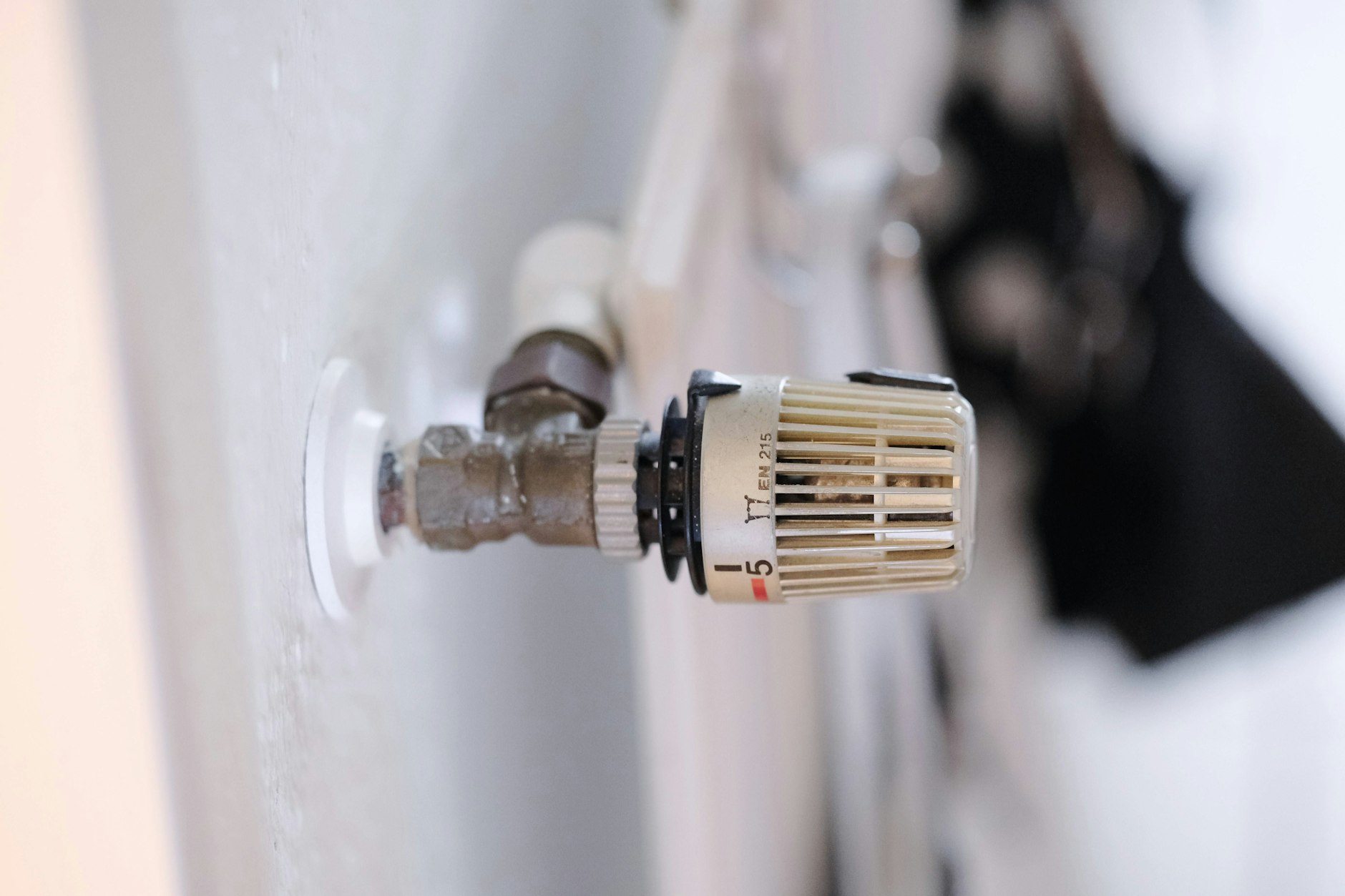 Die Kosten für Wärme, Strom und Sprit liegen im Osten höher als im Westen.