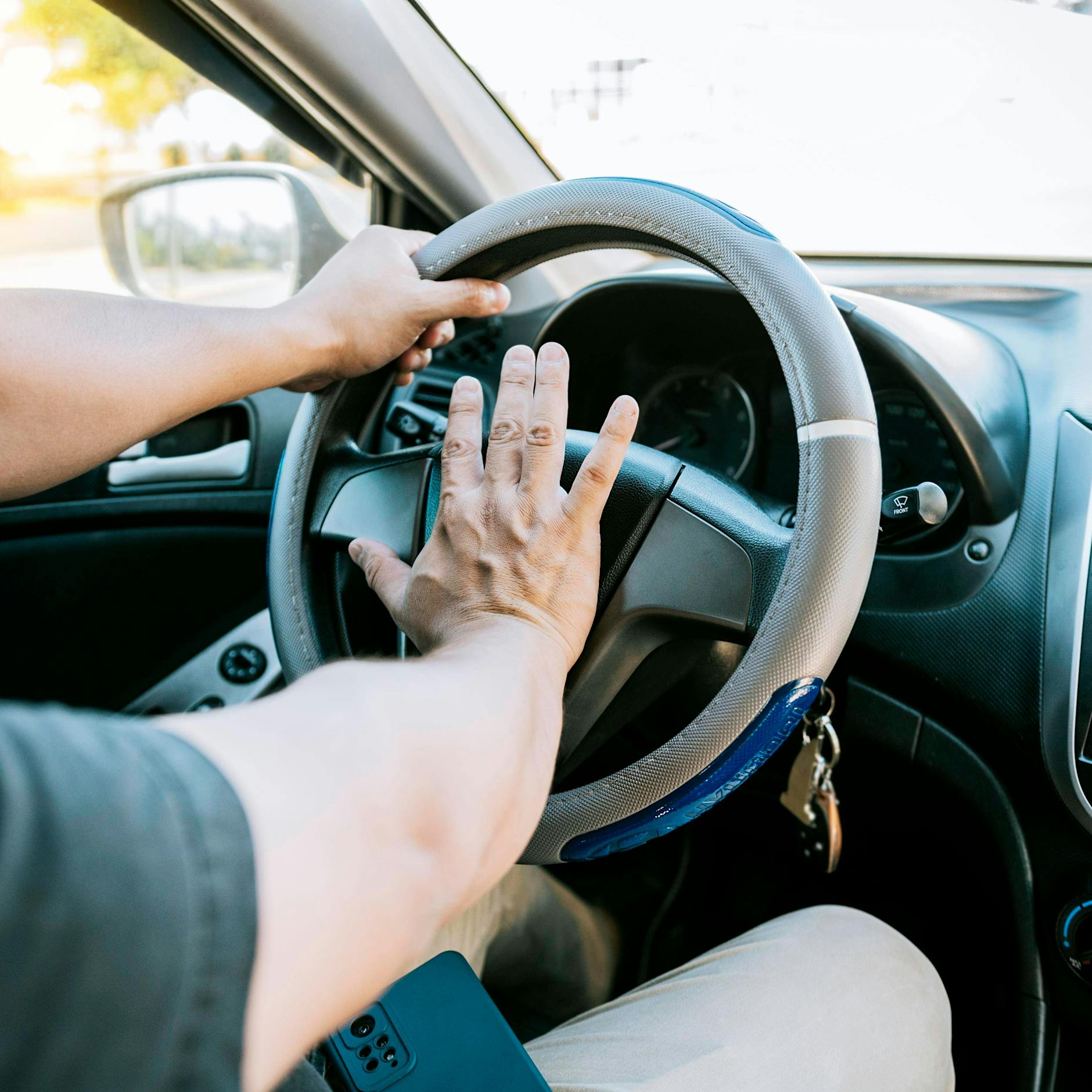Er hatte gehupt: Jugendliche prügeln Autofahrer ins Krankenhaus