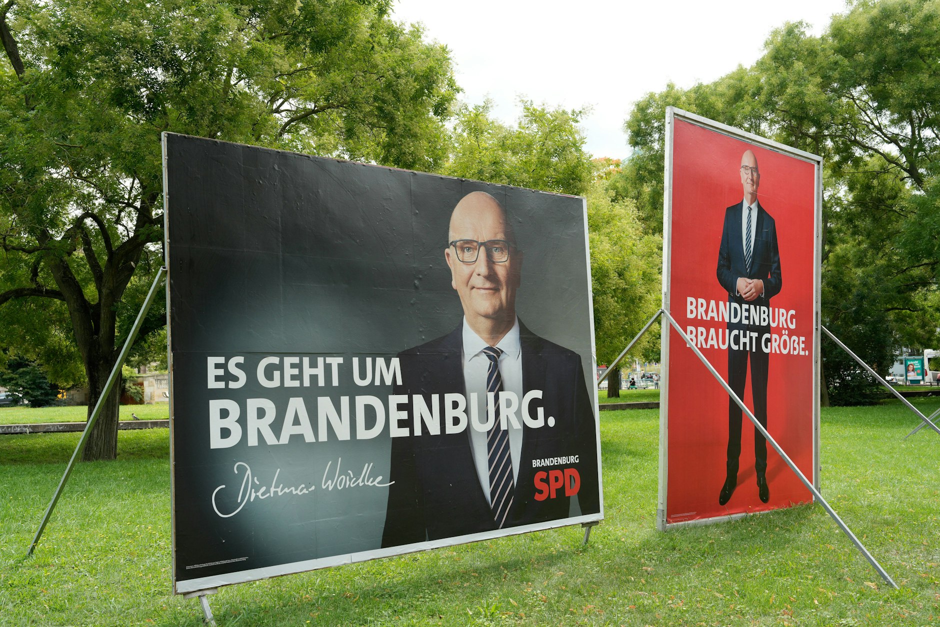 Groß auf den Wahlplakaten: Dietmar Woidke. Die SPD in Brandenburg stellt den beliebten Ministerpräsidenten in den Mittelpunkt der Wahlkampagne.