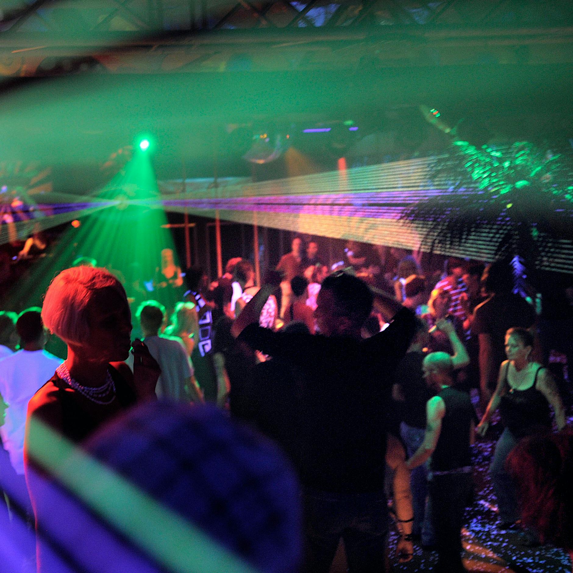 Dreier im KitKatClub: Australierinnen erzählen von ihrer ersten Sexparty in Berlin