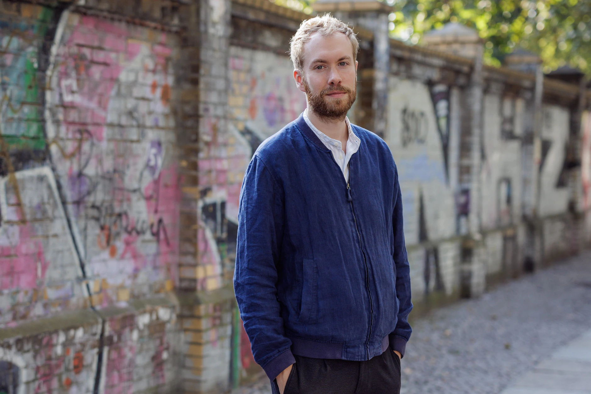 Der Theatermacher Calle Fuhr verbindet Bühnenkunst mit investigativen Recherchen und politisiert sein Publikum.