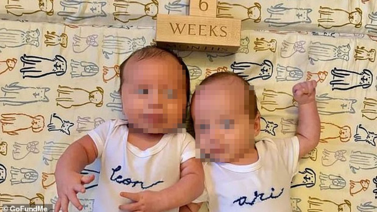 Die Baby-Zwillingsbrüder Leon und Ari. Leon überlebte die mutmaßliche Quälerei der Babysitterin nicht.