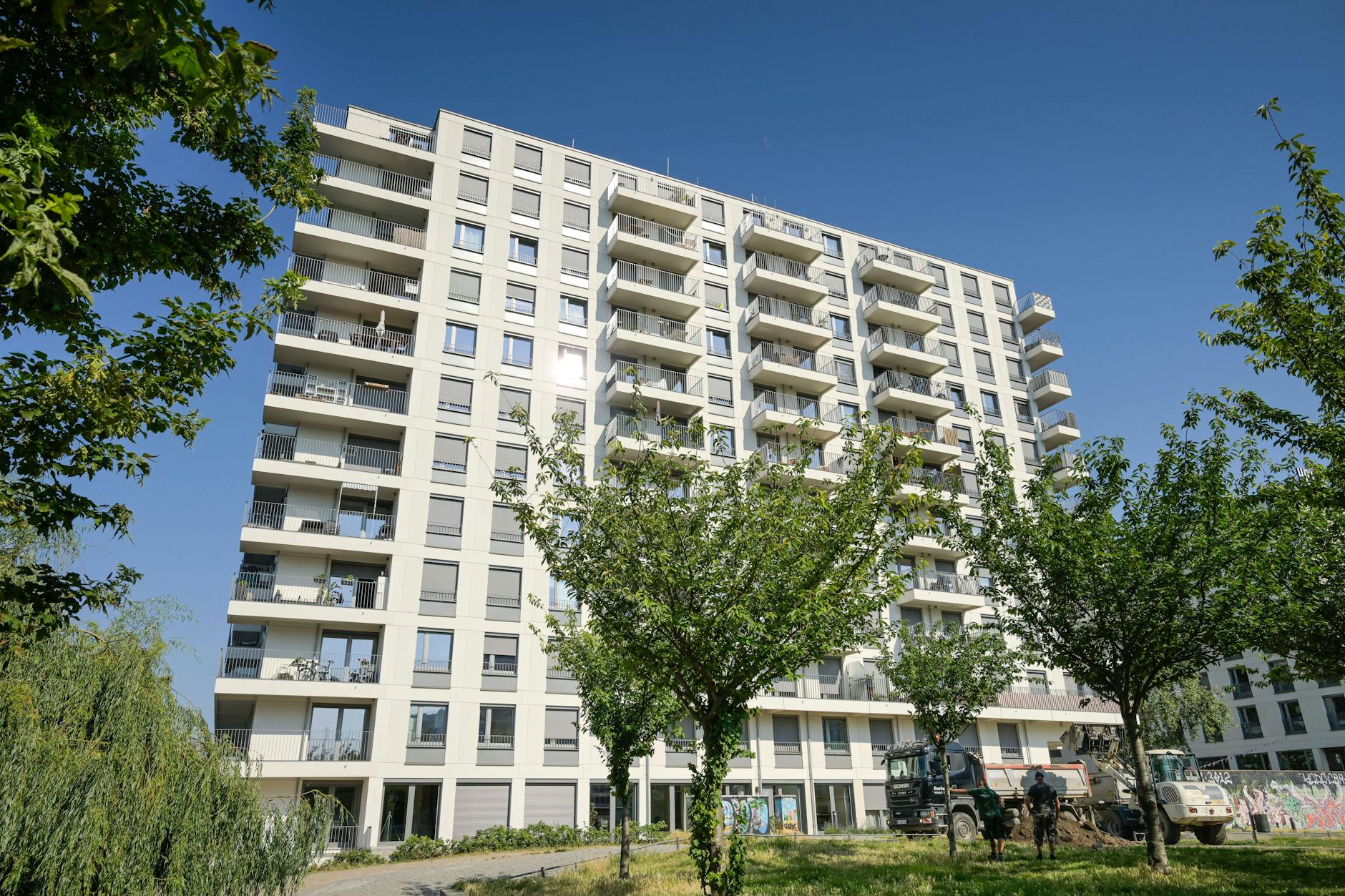 Ein Neubau-Wohnhaus an der East Side Gallery in Friedrichshain-Freuzberg. In diesem Bezirk waren die Neubauwohnungen zuletzt am teuersten.