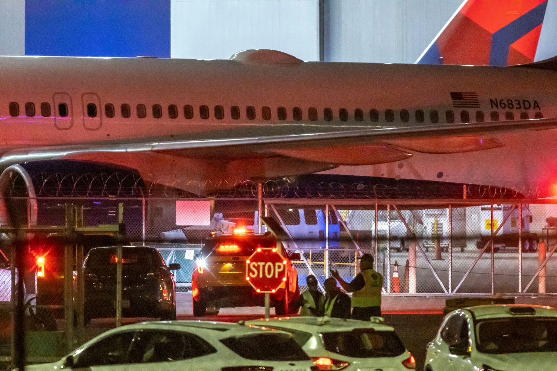 Der Reifen der Delta-Boeing am Flughafen Atlanta platze. Zwei Männer starben.