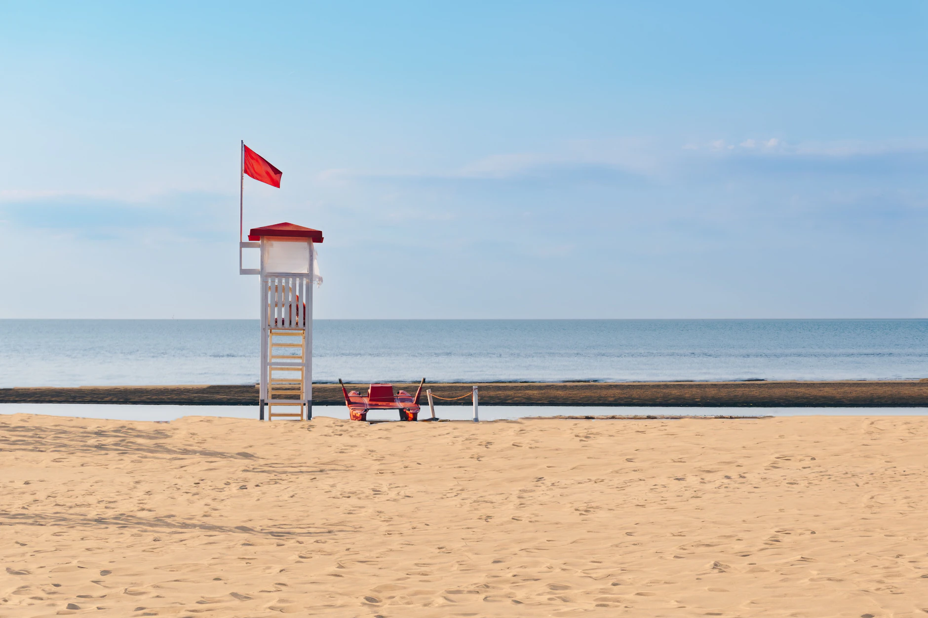 Der Adriastrand in Bibione. Am Montag ertrank dort ein deutsches Mädchen.
