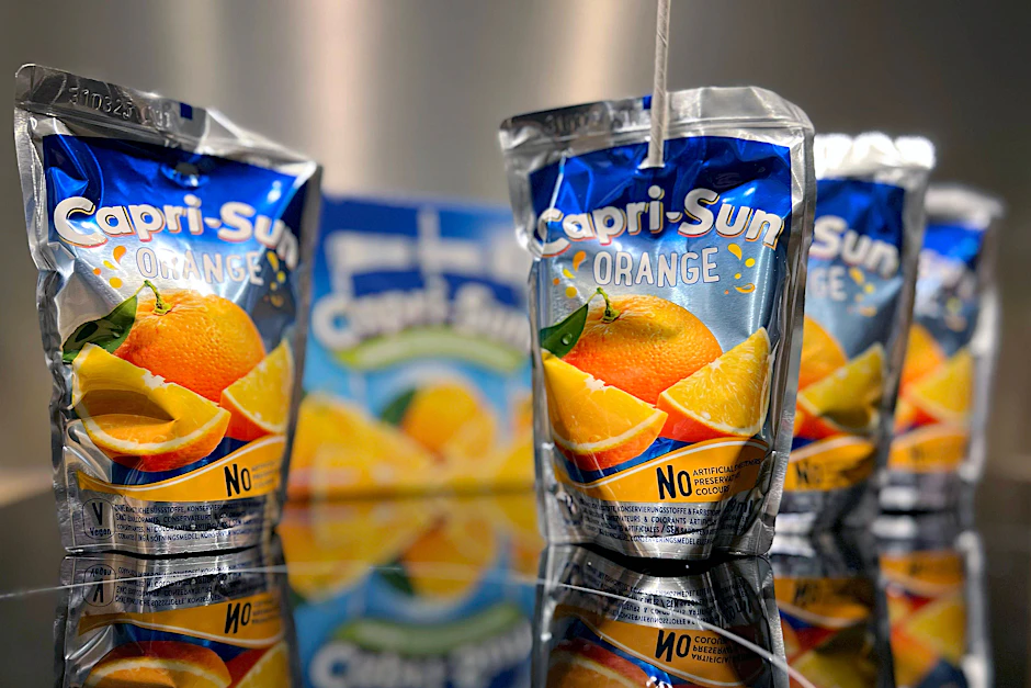 Capri-Sun ist wegen des EU-Einwegplastig-Verbots auf Papierstrohhalme ausgewichen..