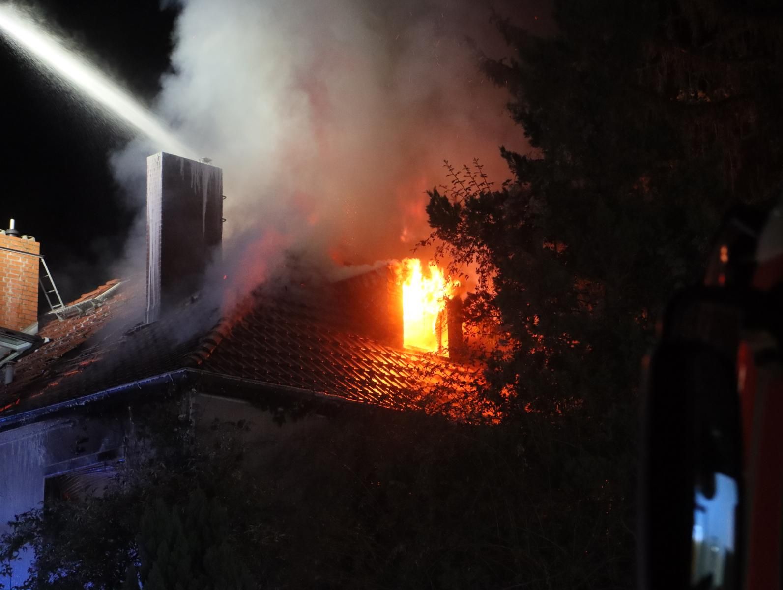 Berlin-Zehlendorf: Wohnhaus brennt zweimal – Einsturzgefahr