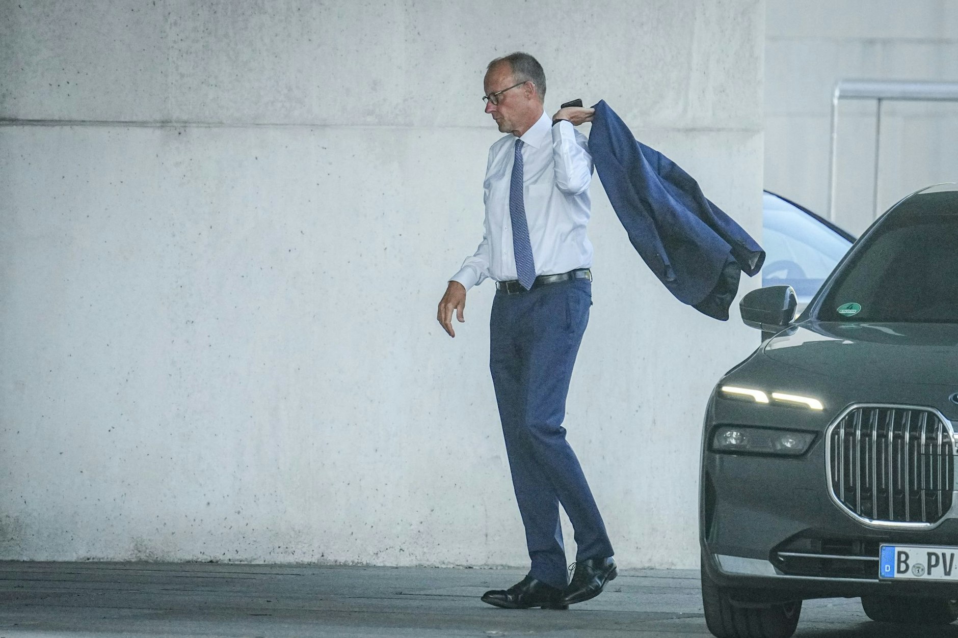 Friedrich Merz kommt im Bundeskanzleramt an. 