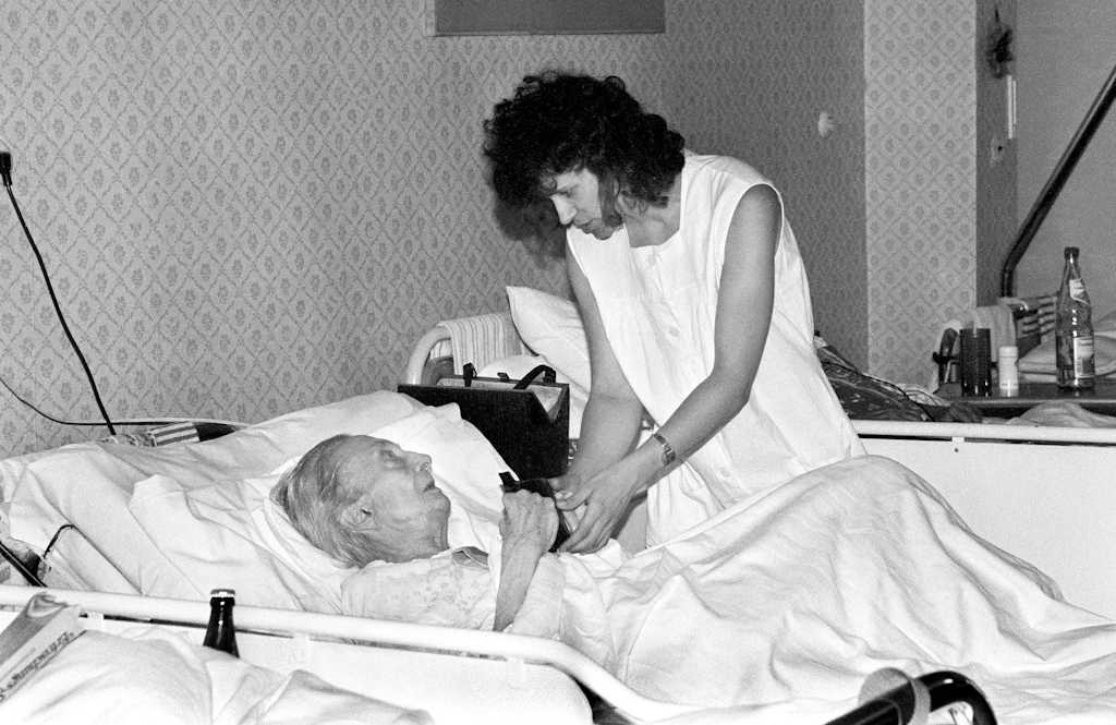 Pflegenotstand: Würde eine späte Anerkennung der DDR-Fachkräfte helfen?