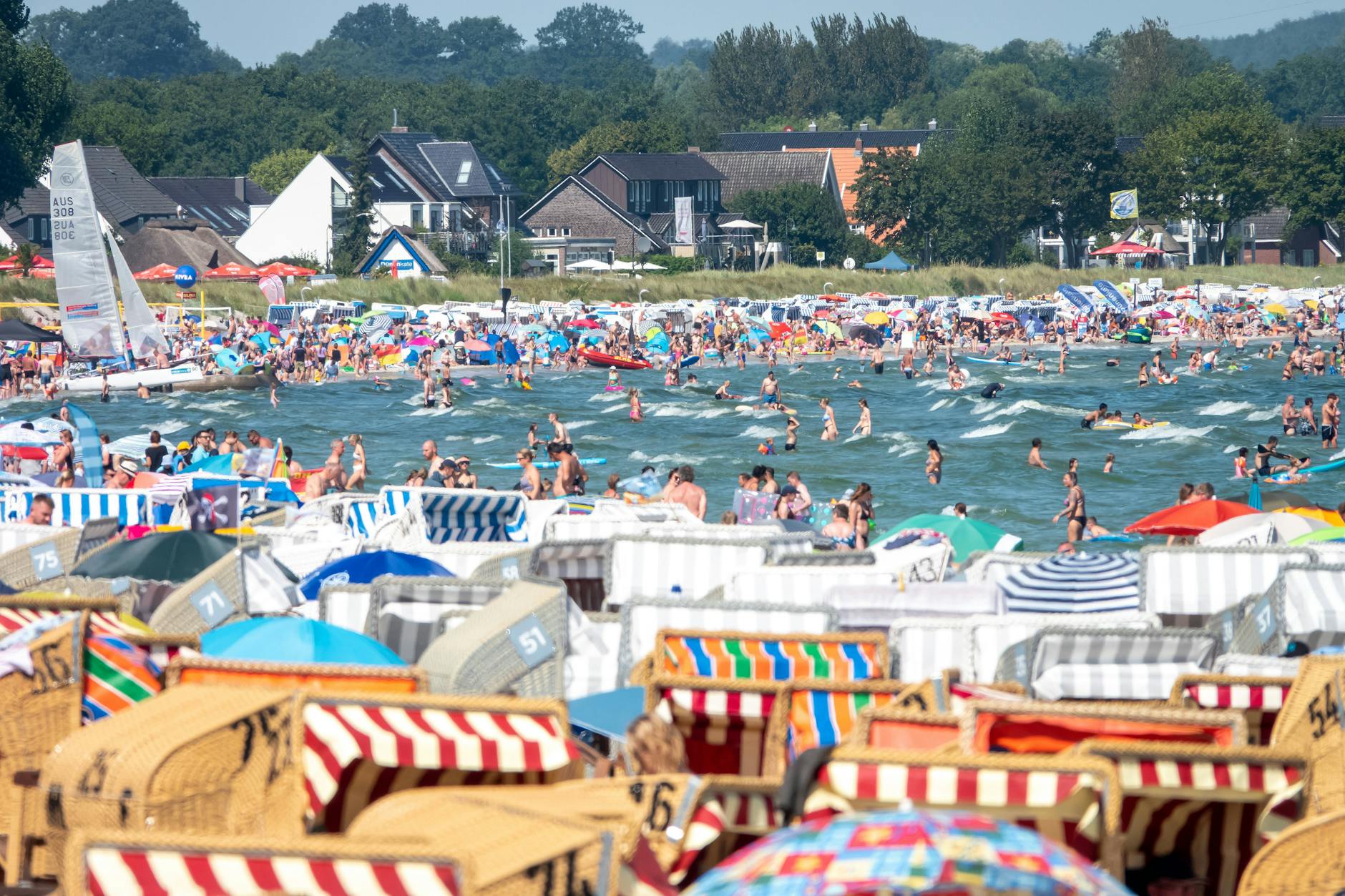  Voller Strand in Scharbeutz vor wenigen Tagen 