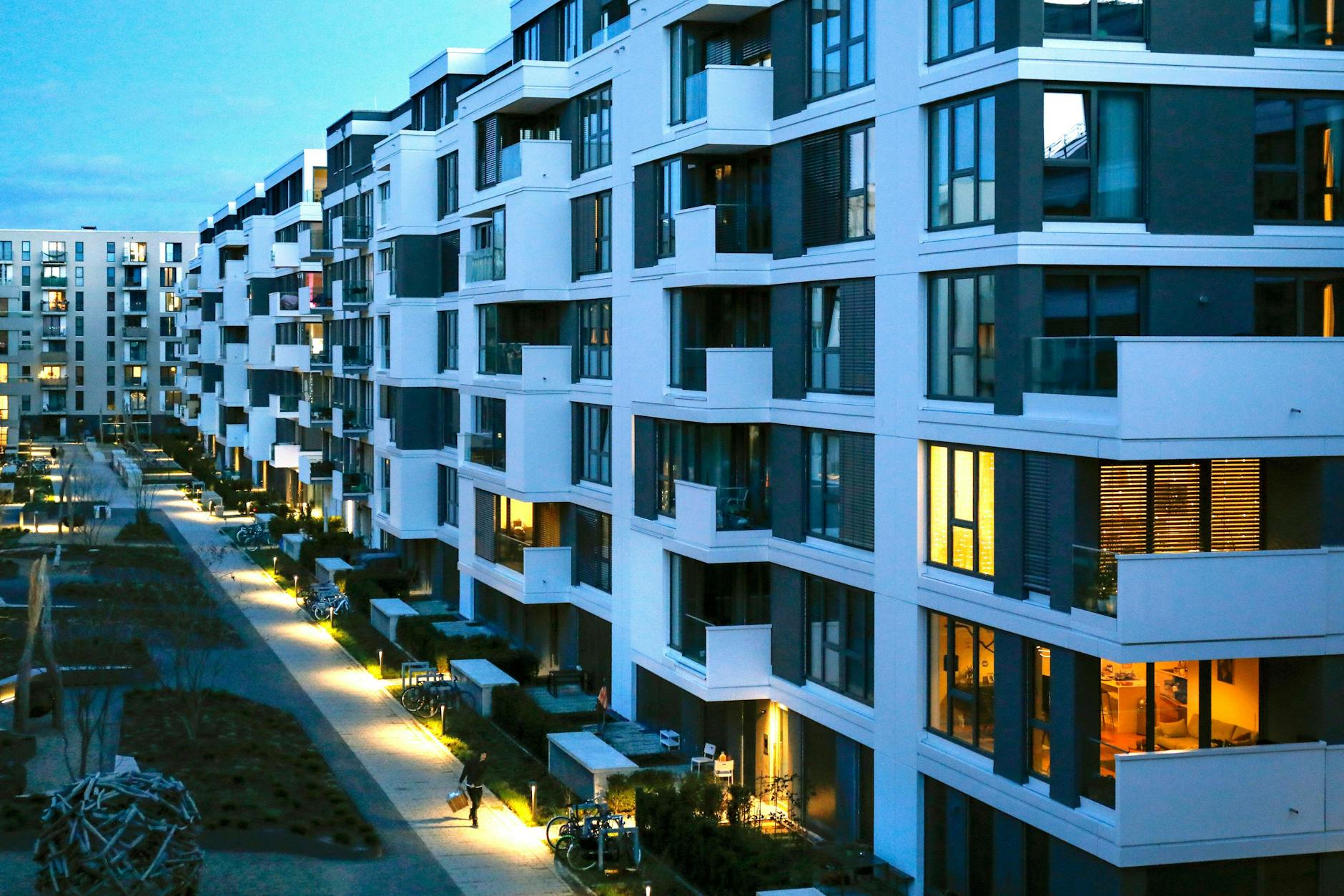 Eine neu gebaute Wohnsiedlung in Berlin