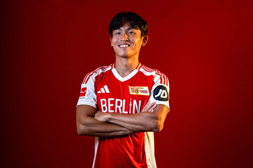 Wechselt die Stadt, aber nicht die Farben: Woo-yeong Jeong (24) spielt ab sofort für den 1. FC Union statt für den VfB Stuttgart.