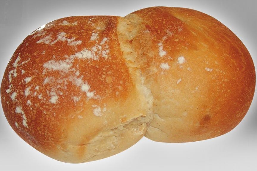 Kennt jeder von früher: Die typischen DDR-Doppel-Semmeln, die es bei jedem Bäcker gab. In unserem Rezept lesen Sie, wie Sie sie zu Hause selber backen können.