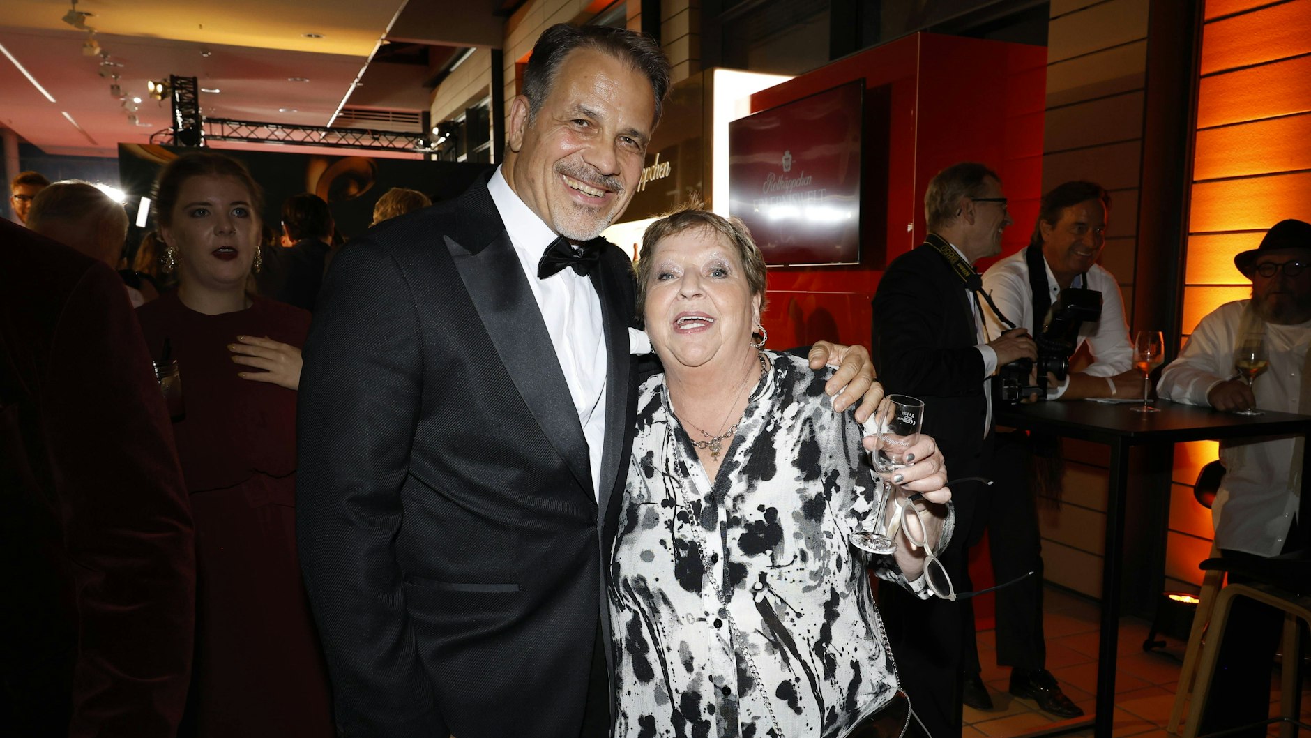 Ex-DDR-Schauspieler Karsten Speck mit seiner Kollegin Angelika Mann 2023 bei der Verleihung der Goldenen Henne