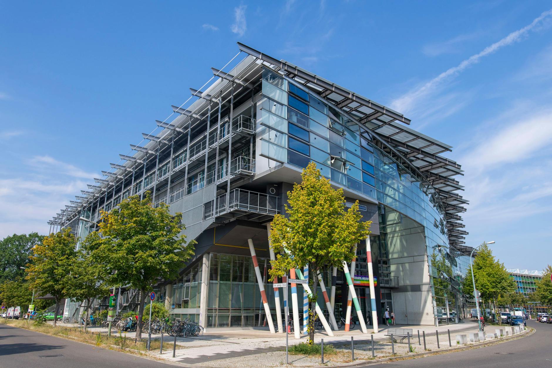 Heute ist die Filmschule Babelsberg eine Universität und in einem Neubau untergebracht