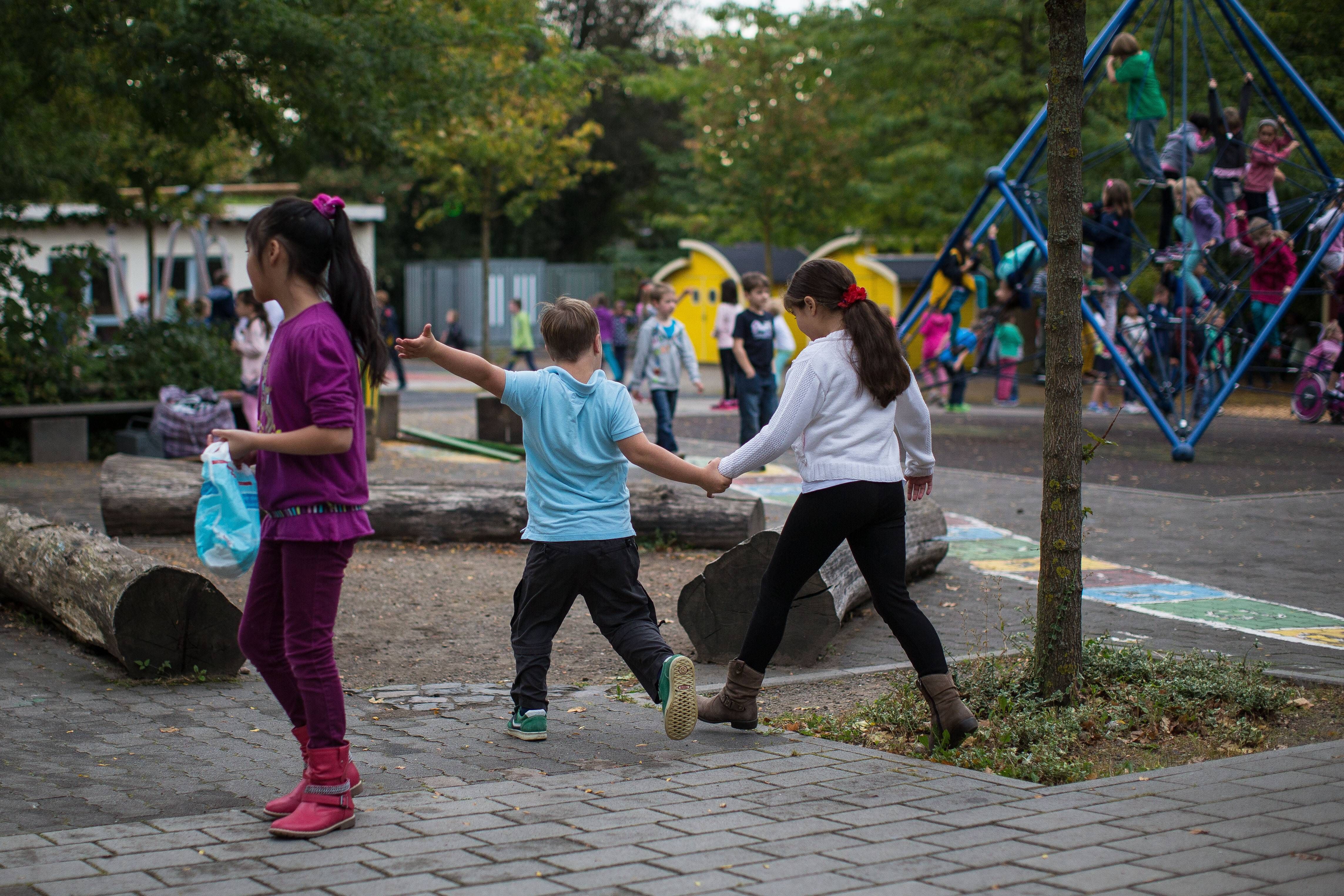Image - Marzahn-Hellersdorf: Übersichtskarte zeigt Schulhof-Notstand - 22 Schulen betroffen