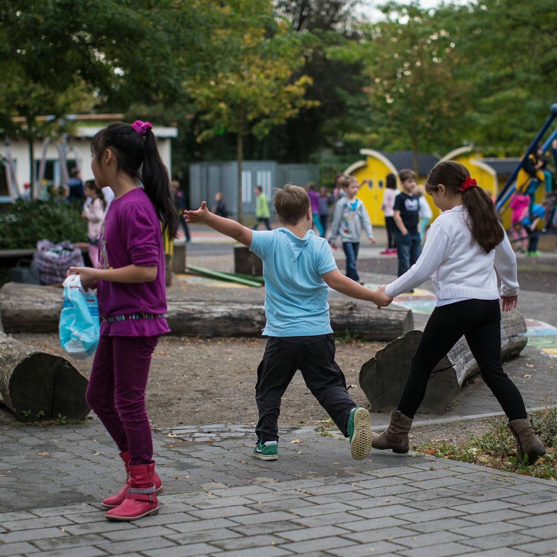 Image - Marzahn-Hellersdorf: Übersichtskarte zeigt Schulhof-Notstand - 22 Schulen betroffen