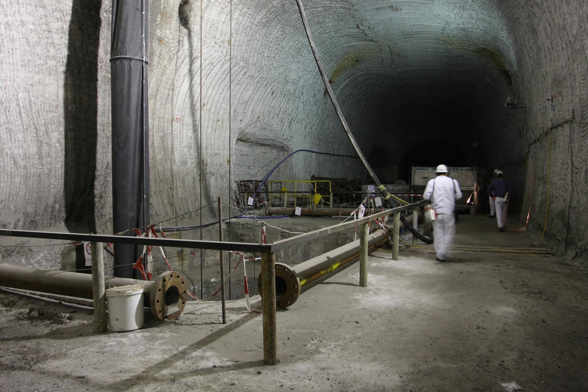 Im ehemaligen Salzbergwerk Asse II wurde offiziell schwach und mittel radioaktiver Abfall eingelagert.