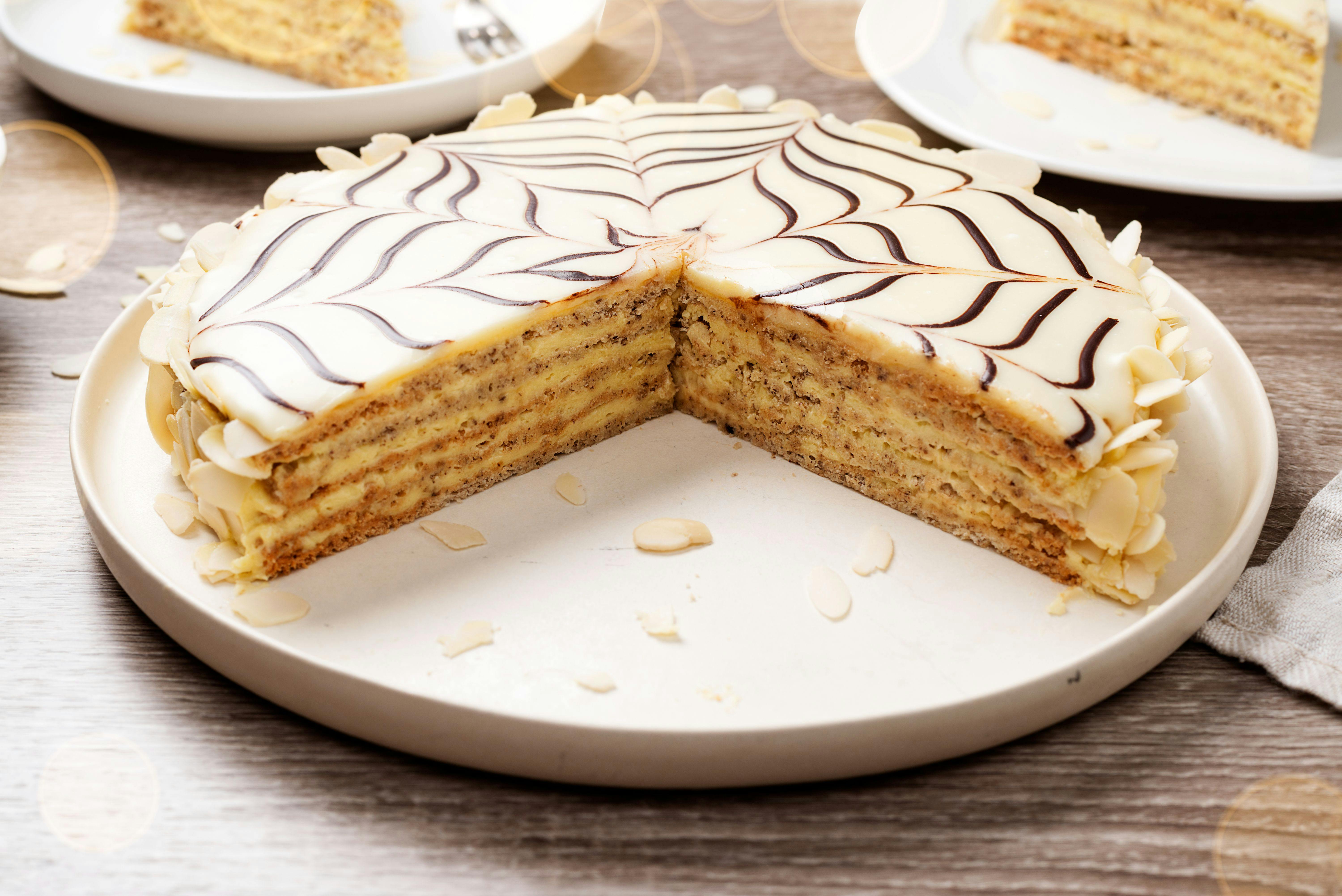 Rezept für Esterhazy-Torte wie in „Das große Backen“: So machen Sie sie ...