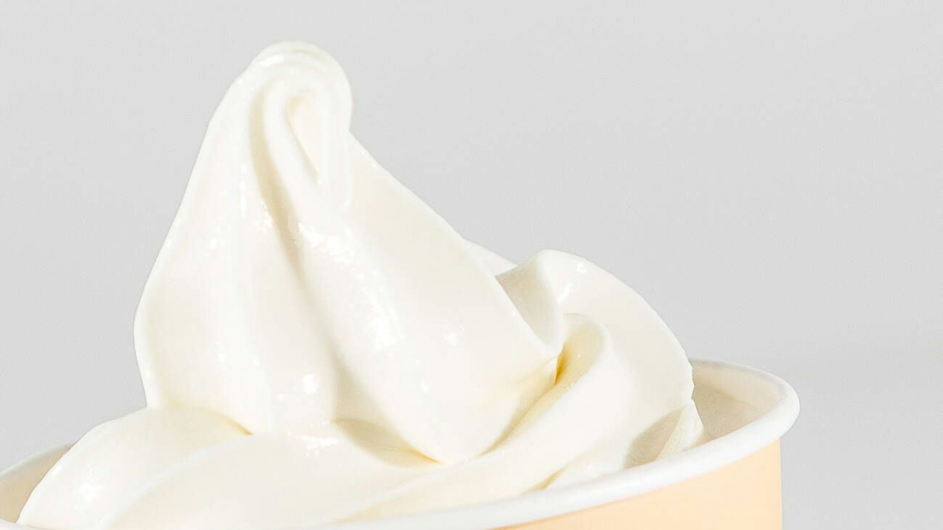 DDR-Softeis selber zu machen ist gar nicht schwer. Mit diesem Rezept geht es sogar ohne Eismaschine!