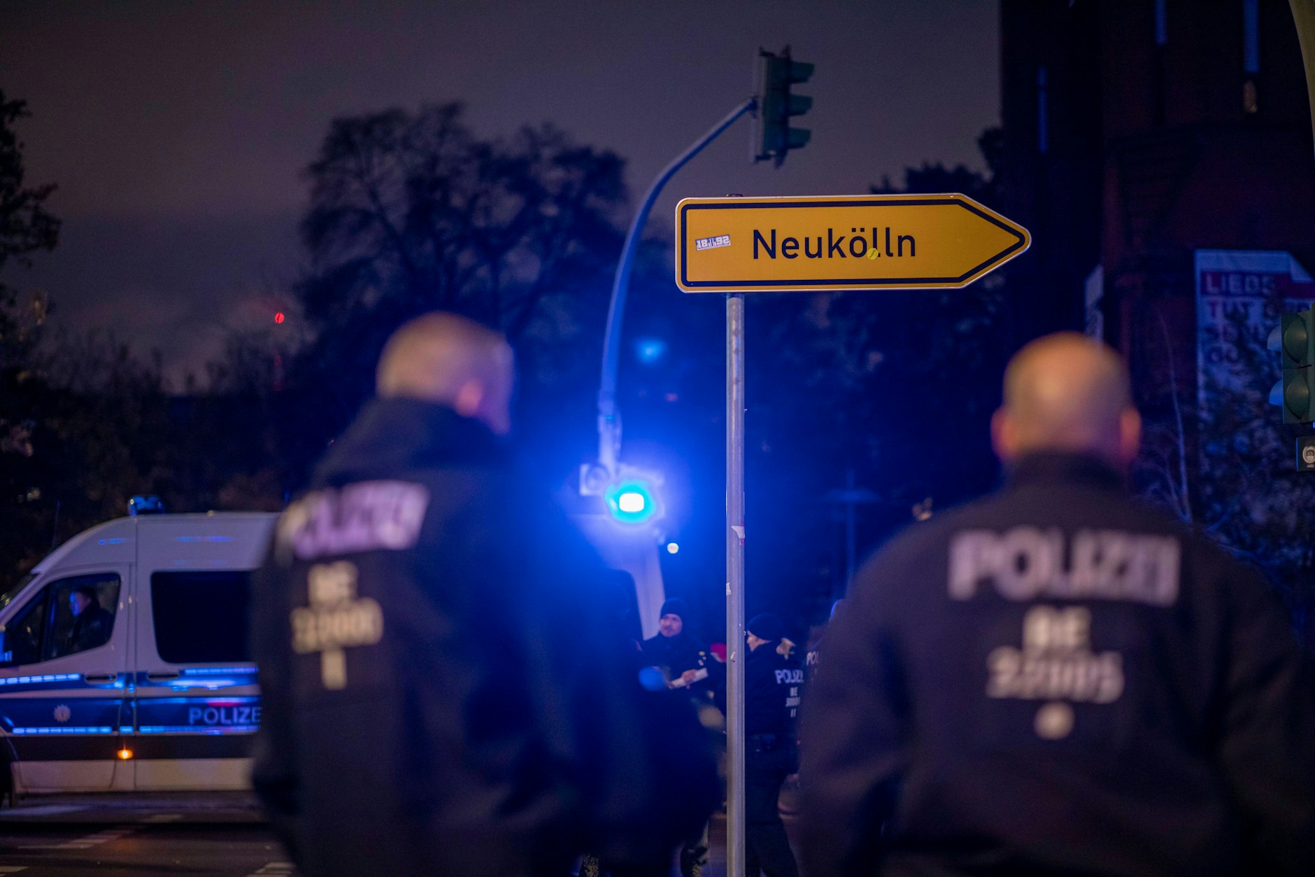 Berliner Polizei im Einsatz. Droht nach Hausdurchsuchungen bei elf Polizisten Polizei-Skandal? (Symbolbild)