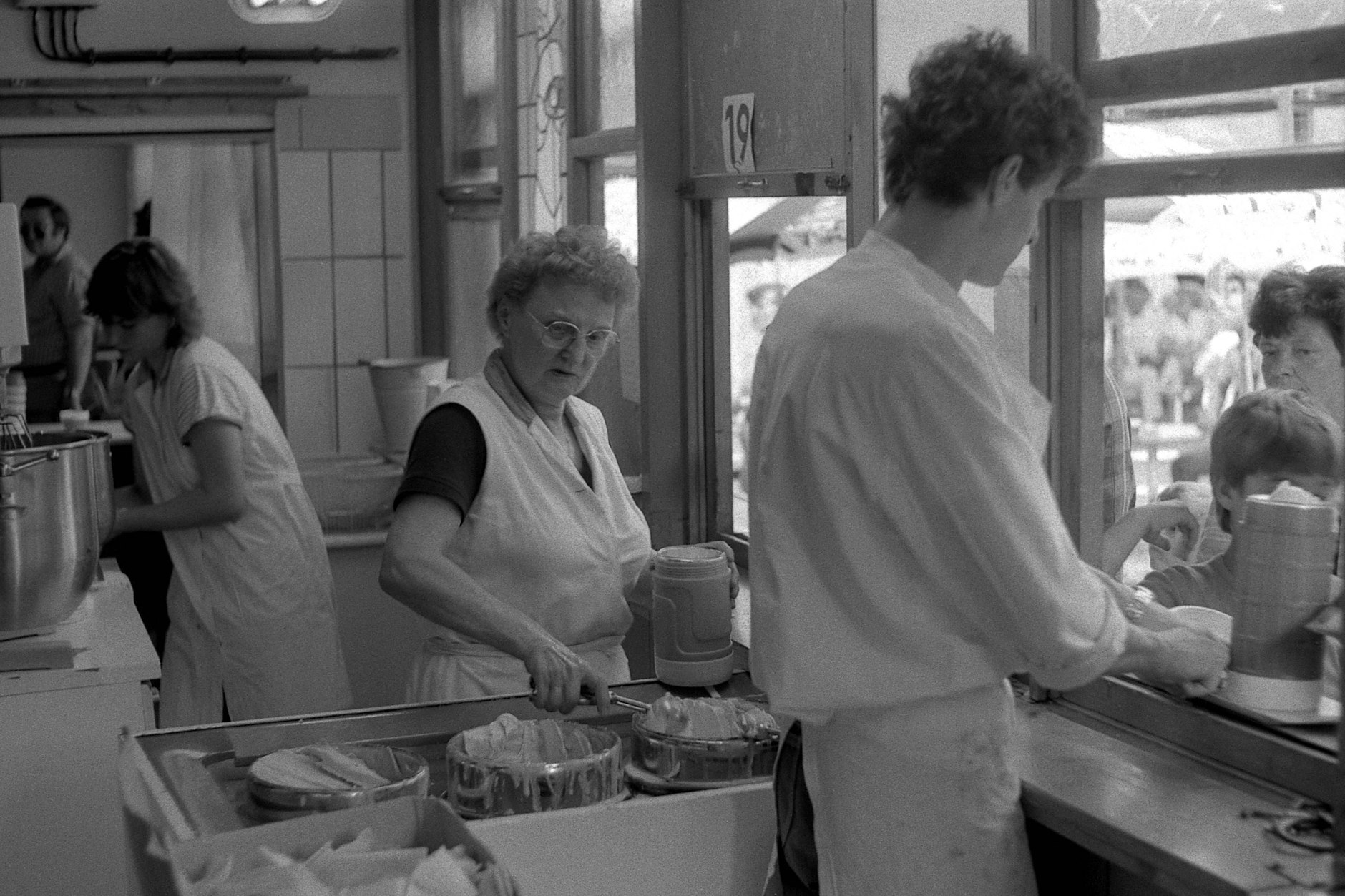 DDR-Softeis wie in einer Eisdiele in Dresden 1986 lässt sich auch zu Hause ohne Eismaschine herstellen.