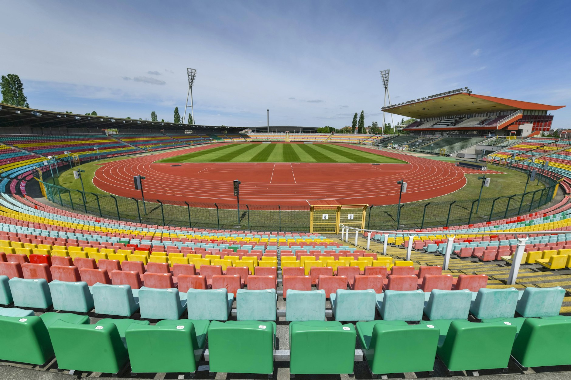 Das Berliner Friedrich-Ludwig-Jahn-Stadion aus DDR-Zeiten soll abgerissen werden.
