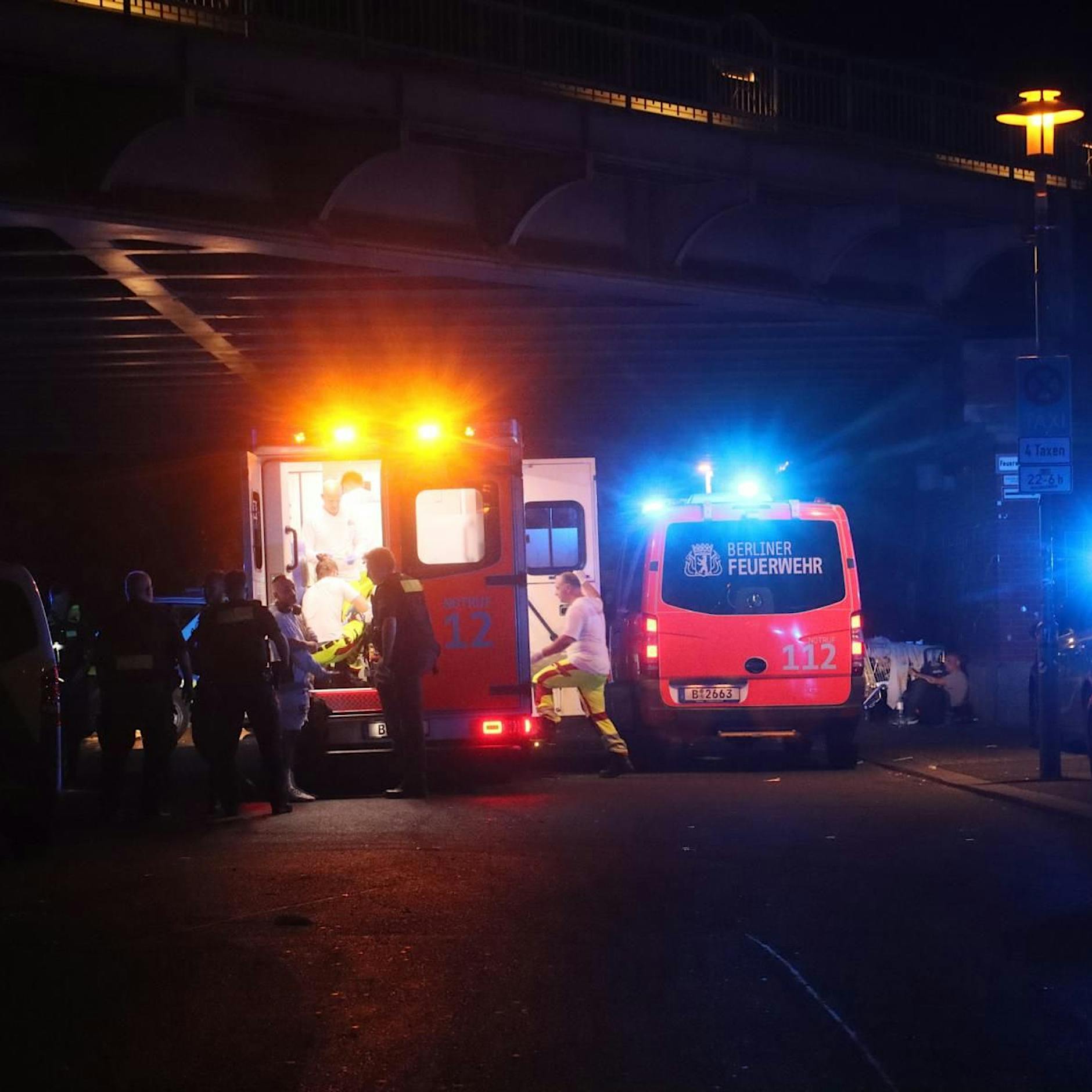 Berlin-Friedrichshain: Mann vor dem Club Matrix mit Messer verletzt