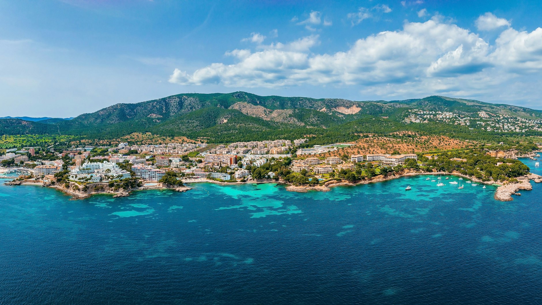 Der Strand der Playa de Formentor ist traumhaft - aber rechtfertigt das eine Tagesmiete von knapp 120 Euro für eine Strandliege?