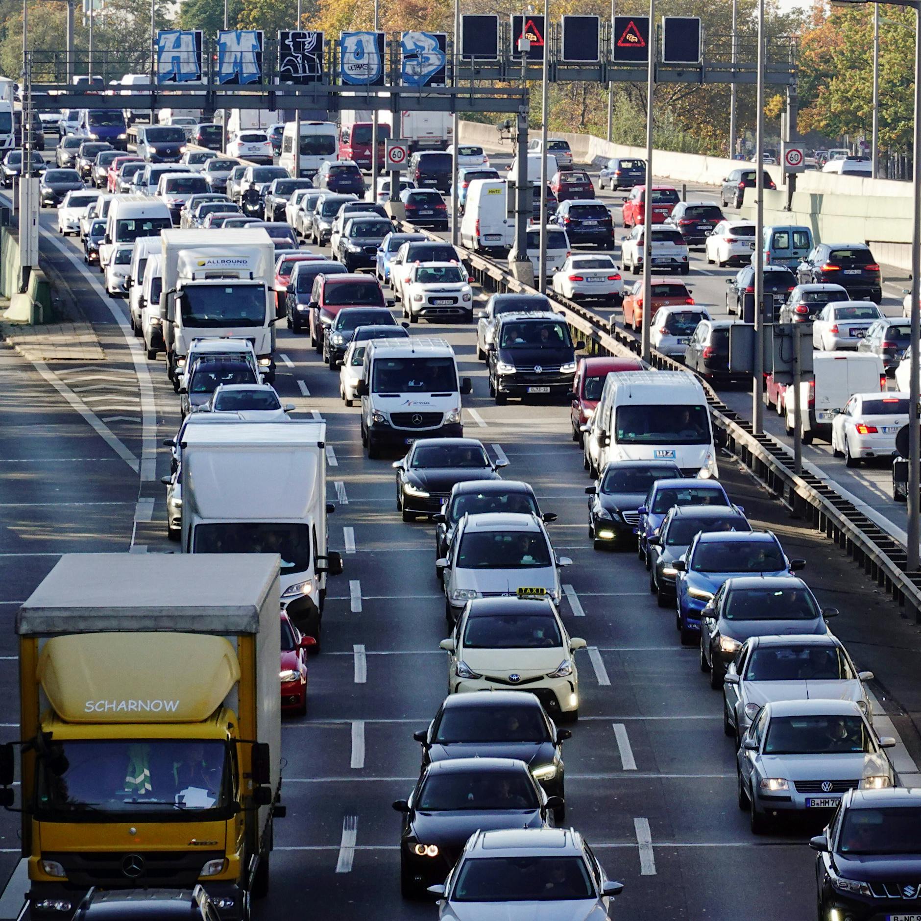 Riesen-Verkehrs-Kollaps am Wochenende! Tunnel Innsbrucker Platz dicht