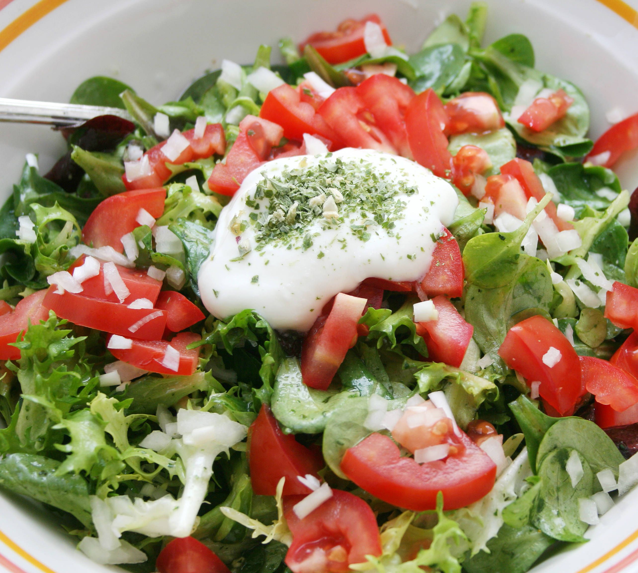 Schlank-Rezept: Kennen Sie Bruschetta-Salat? Perfekt für heiße Tage!