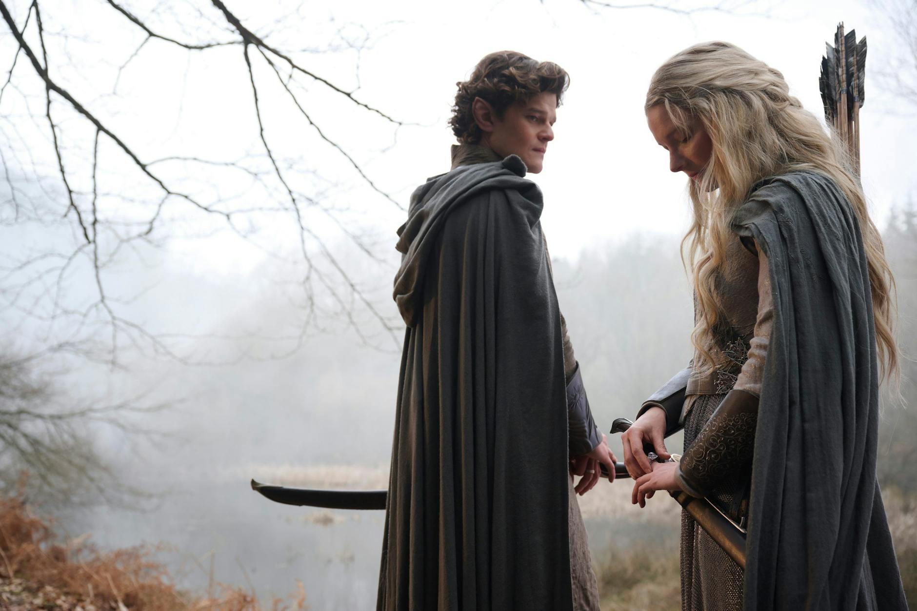 „Ringe der Macht“ auf Prime Video: Robert Aramayo als Elrond und Morfydd Clark als Galadriel