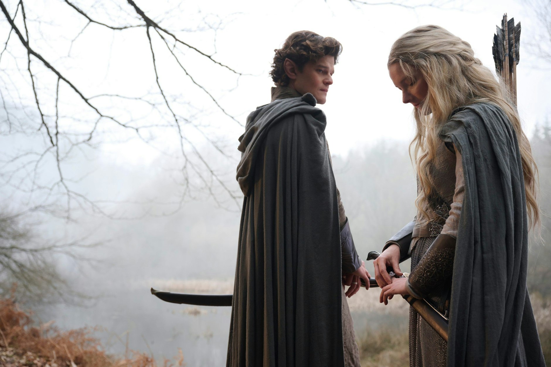 „Ringe der Macht“ auf Prime Video: Robert Aramayo als Elrond und Morfydd Clark als Galadriel
