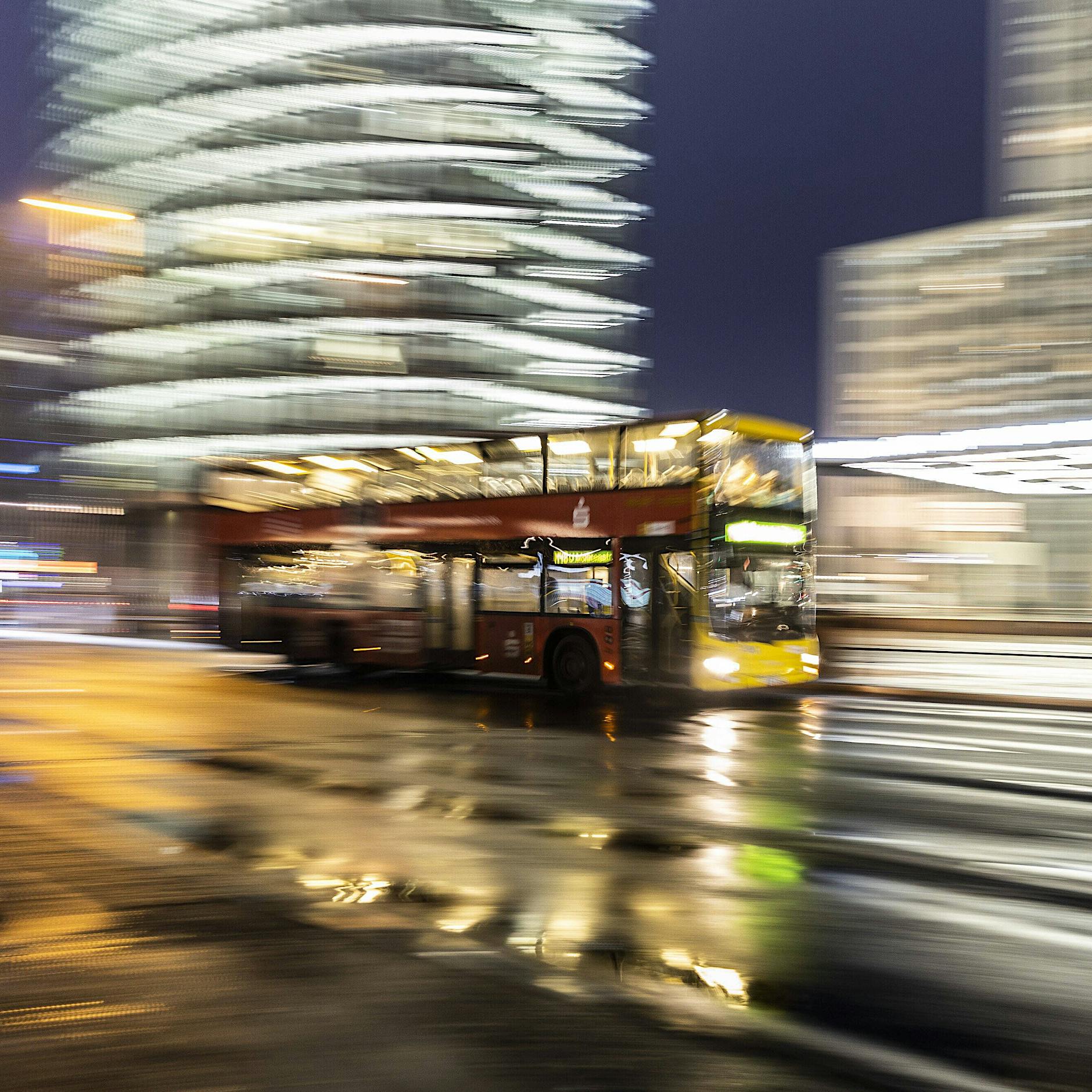 Nahverkehr ohne Bargeld wie jetzt in BVG-Bussen: Ein Spinnennetz der Überwachung?