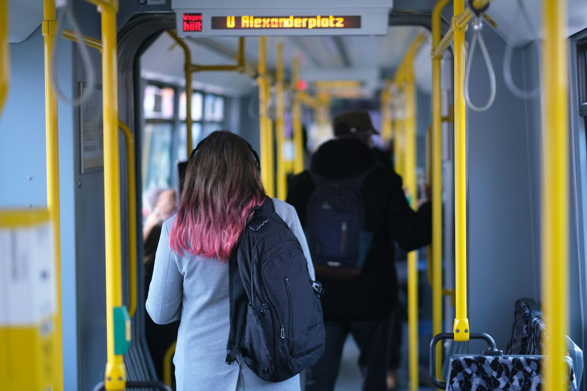 Laut einer Umfrage erachten in Berlin 57 Prozent die Bargeld-Entscheidung der BVG für falsch.