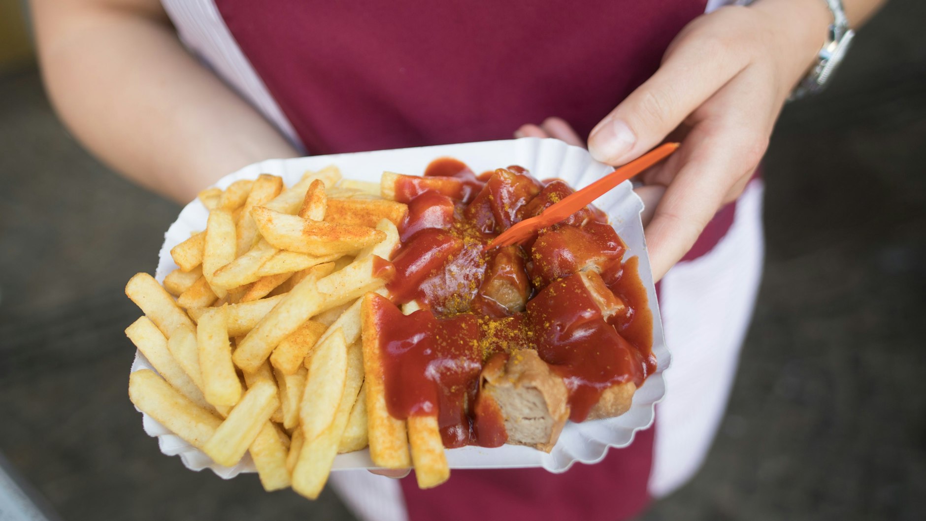 Ganz klassisch: die Currywurst von Konnopke am U-Bahnhof Eberswalder Straße
