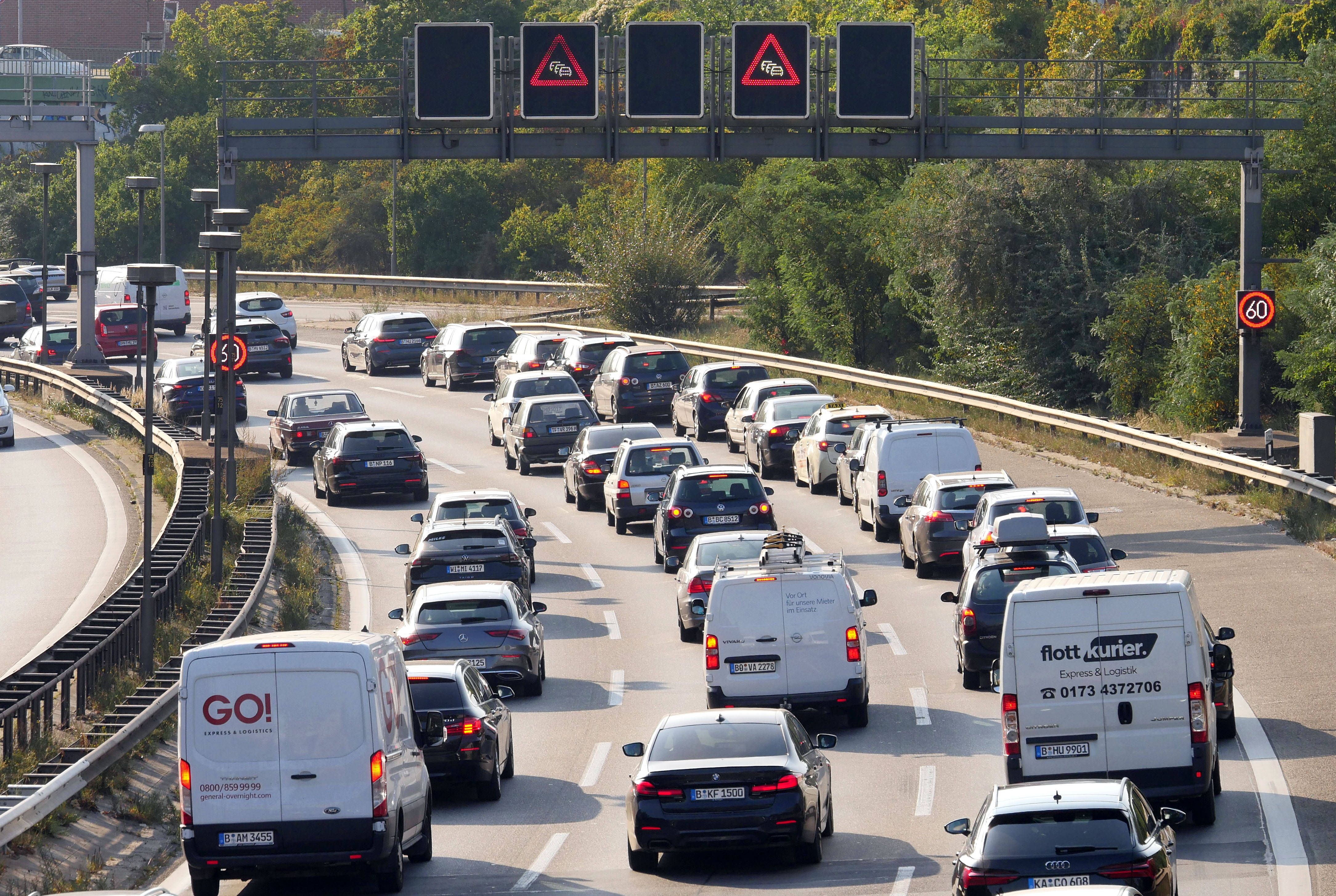 Vorsicht, Ferienende! Auf diesen Straßen drohen jetzt Mega-Staus