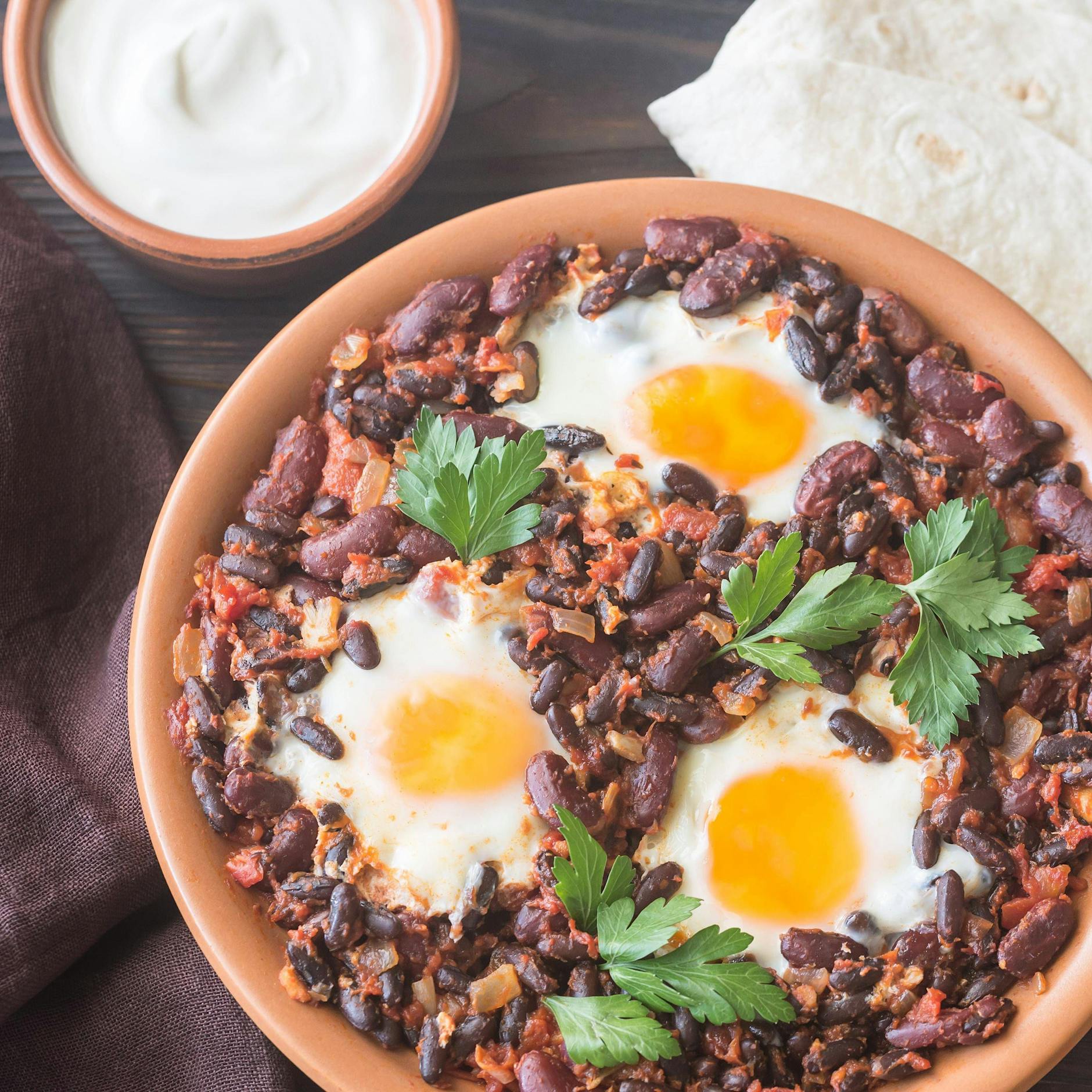 Essen für nur 1 Euro! Rezept für Schwarze Bohnen mit Eiern