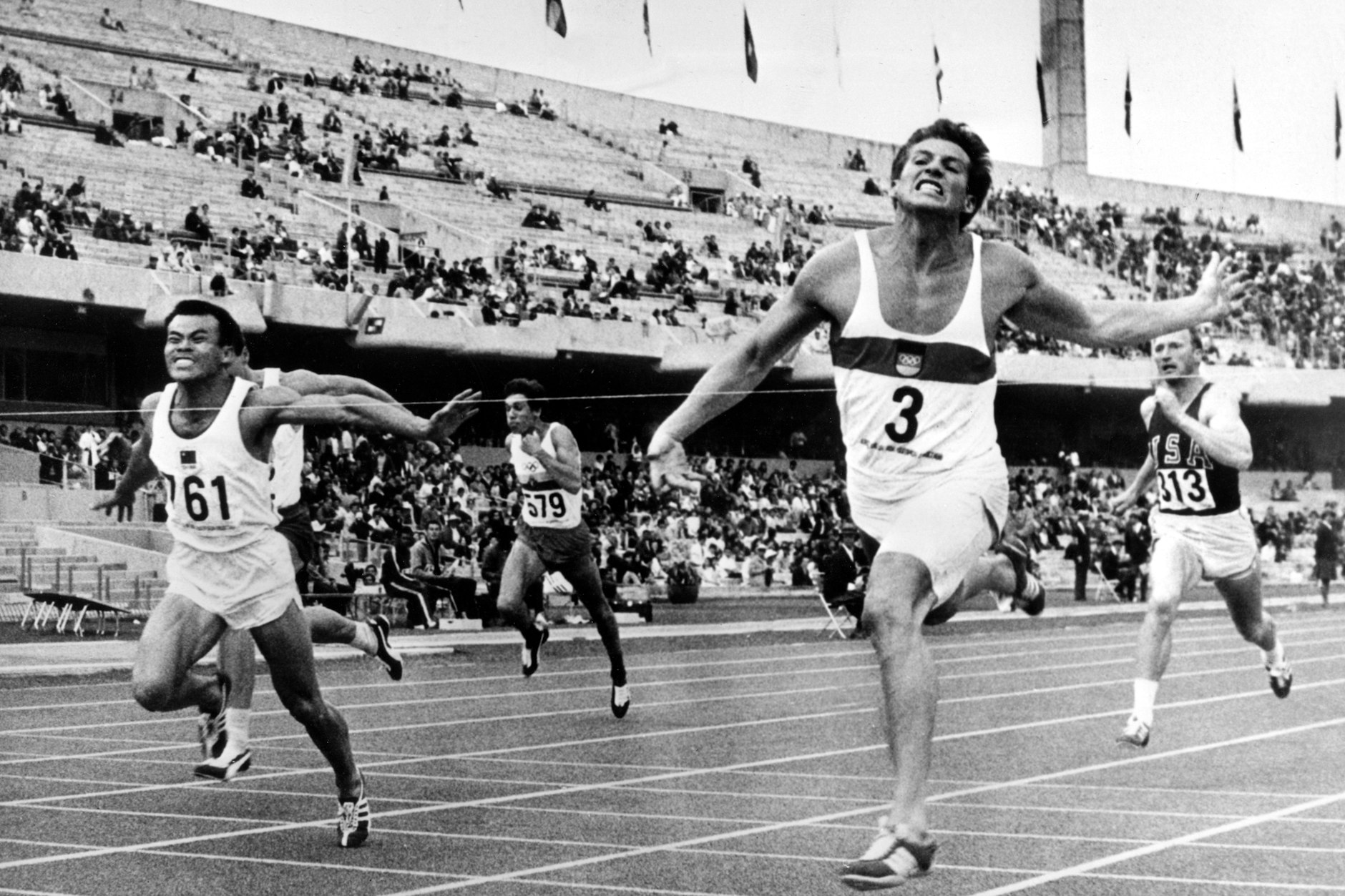 Bei den Olympischen Spielen 1968 wirft sich Kurt Bendlin im 100-m-Lauf vor dem Taiwanese Chuan Che ins Ziel