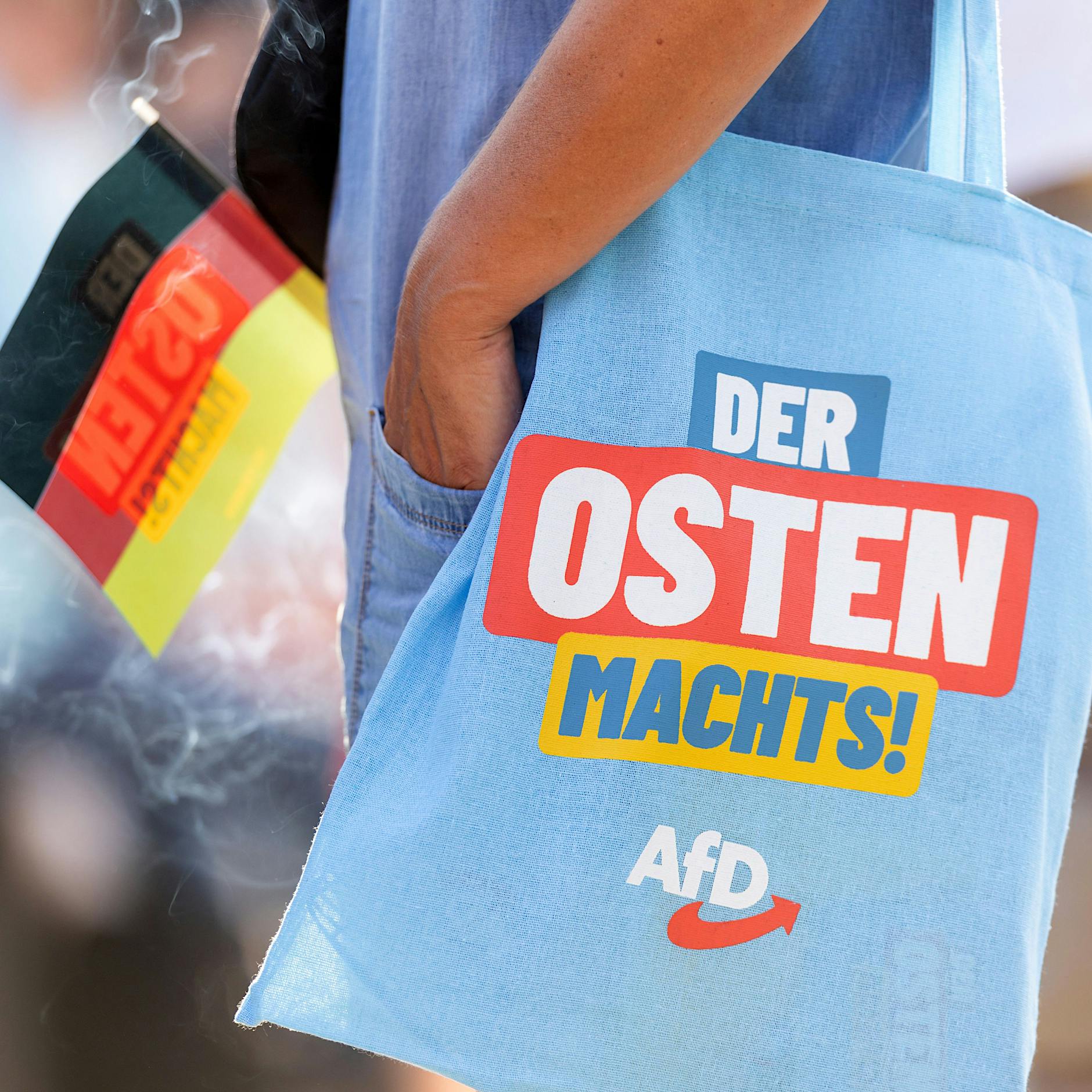 Ost-Bashing: „Er ist männlich, ungebildet, er wählt AfD, dieser Scheißossi“