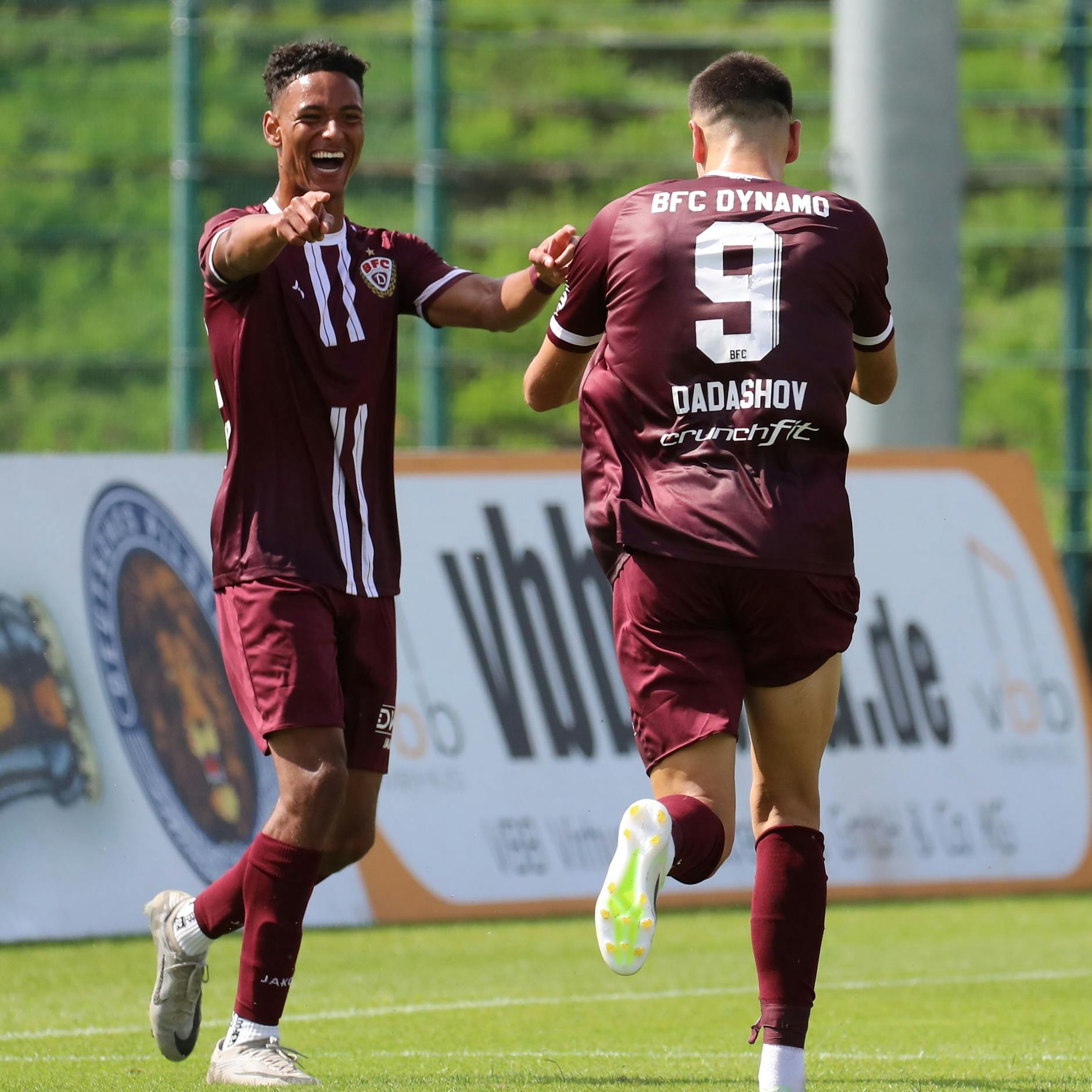 Beim 4:0 gegen Meuselwitz legte Benny Wüstenhagen das 4:0 für Rufat Dadashov auf, der Torjäger bedankt sich beim Vorbereiter.