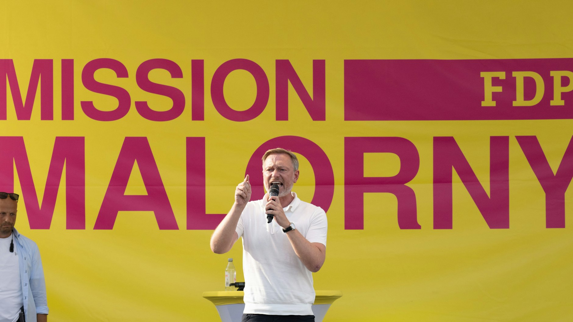 Christian Lindner, Bundesvorsitzender der FDP und Bundesfinanzminister, spricht während einer Wahlkampfkundgebung.&nbsp;