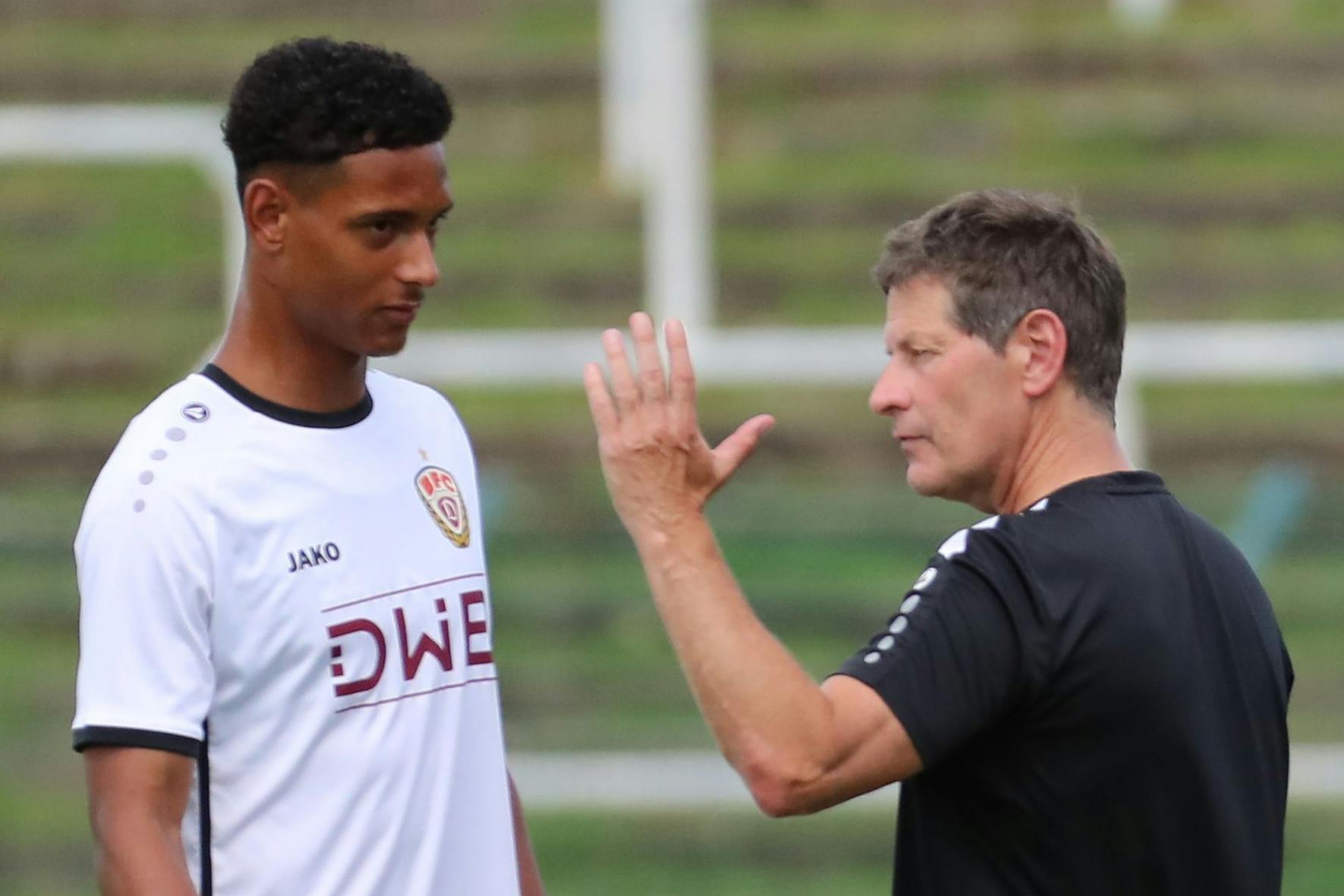 BFC-Trainer Andreas Heraf (r.) weiß genau, was für ein Juwel er mit Bennedikt Wüstenhagen hat, setzte schon in der Vorbereitung konsequent auf den Youngster.
