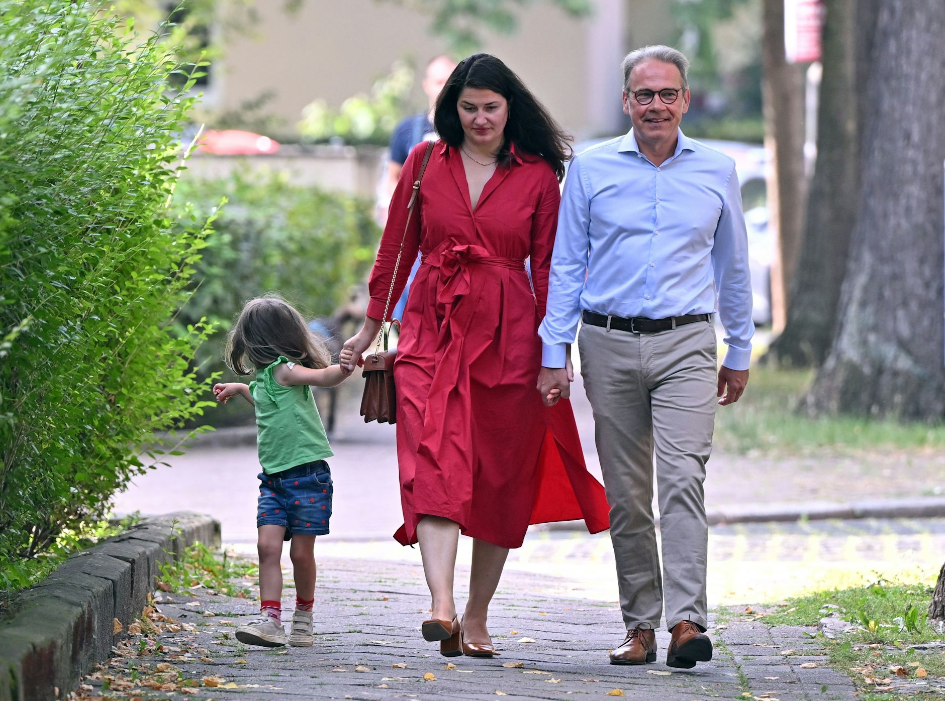 Erfurt: Georg Maier Thüringes SPD-Spitzenkandidat, mit seiner Ehefrau Antonia Sturm und der dreijährigen Martha.