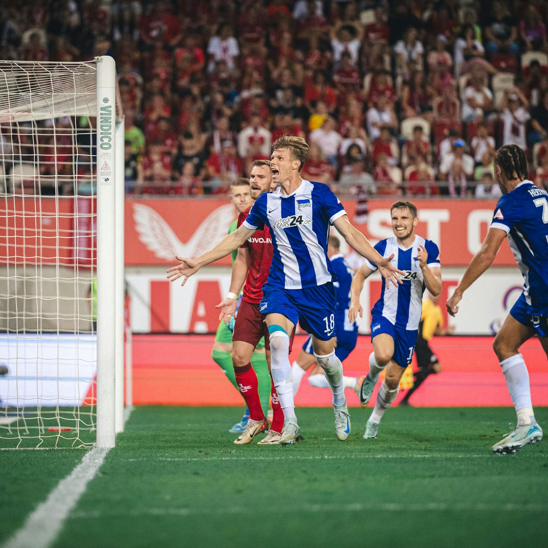 Luca Schuler bejubelt seinen zweiten Treffer zum 3:2 in der 64. Minute.