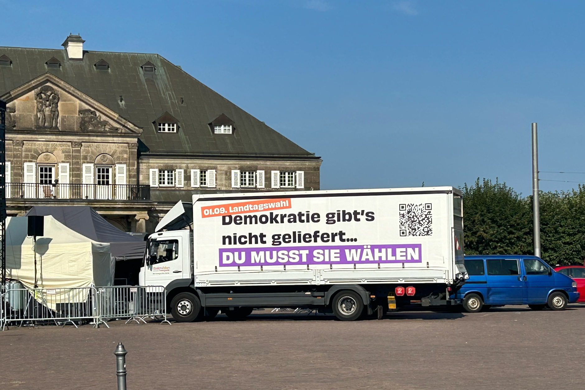 In der Nähe des Landtages wird für die spätere Wahlparty alles aufgebaut.&nbsp;