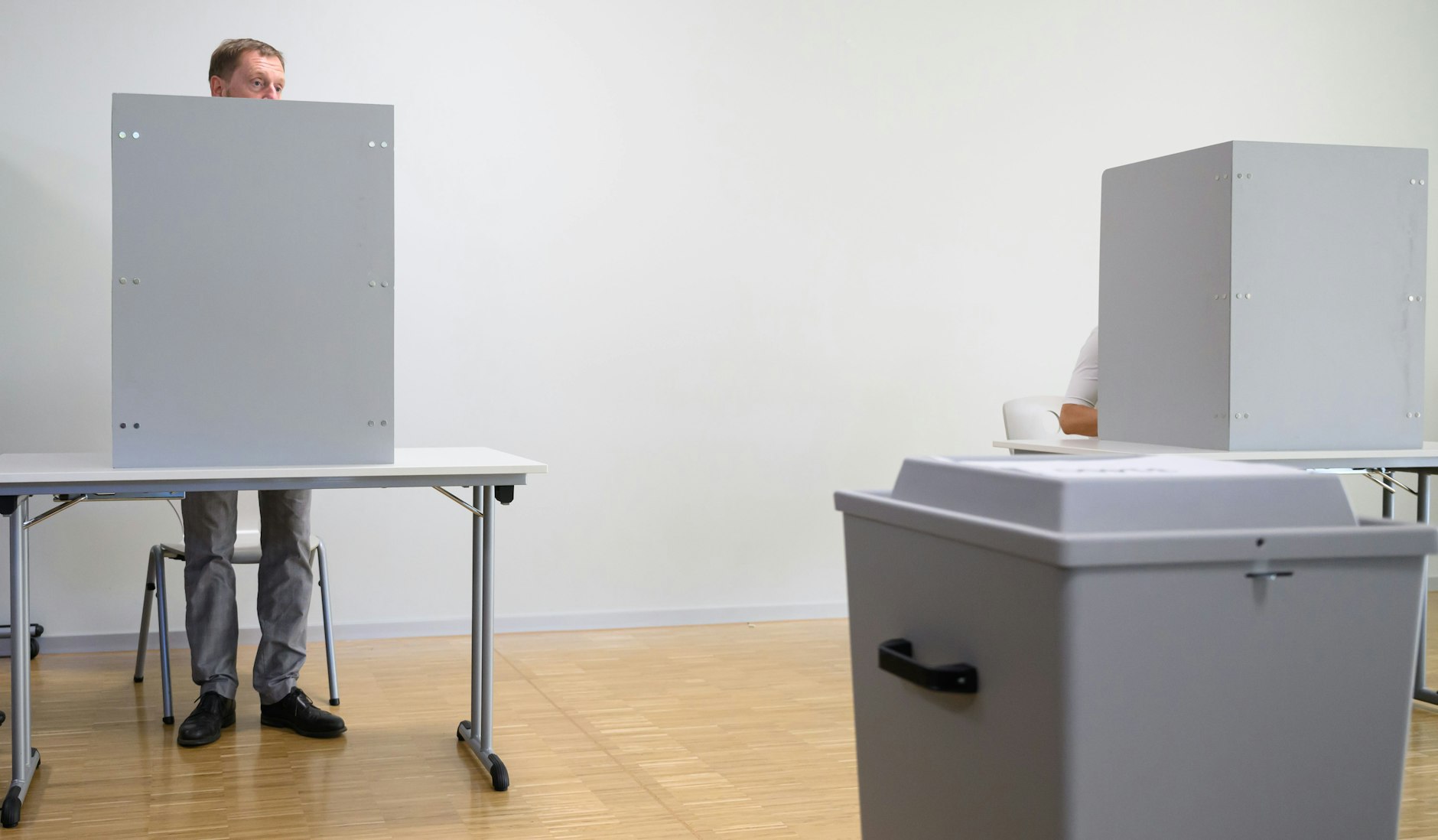 Dresden: Sachsens Ministerpräsident Michael Kretschmer (CDU) bei der Stimmabgabe