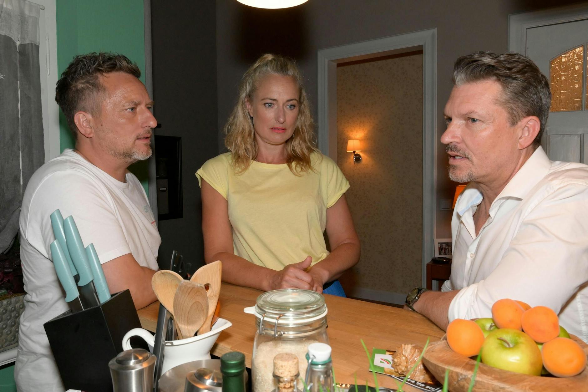 Michael "Michi" (Lars Pape), Maren (Eva Mona Rodekirchen) und Lars (Hardy Krüger junior) bei GZSZ.