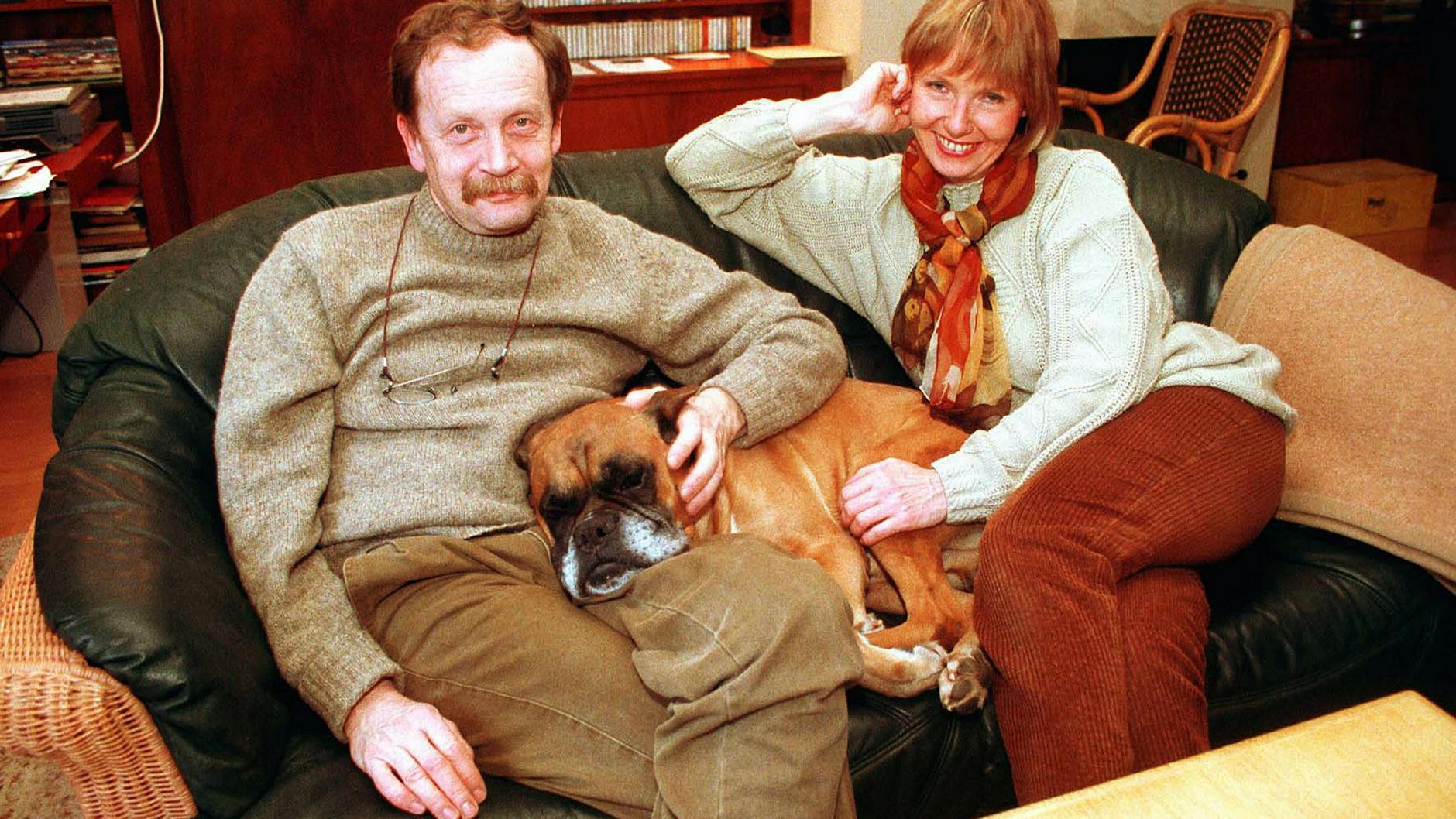 Jürgen Hart mit Hund und seiner Frau Katrin, die er bei den academixern kennenlernte.